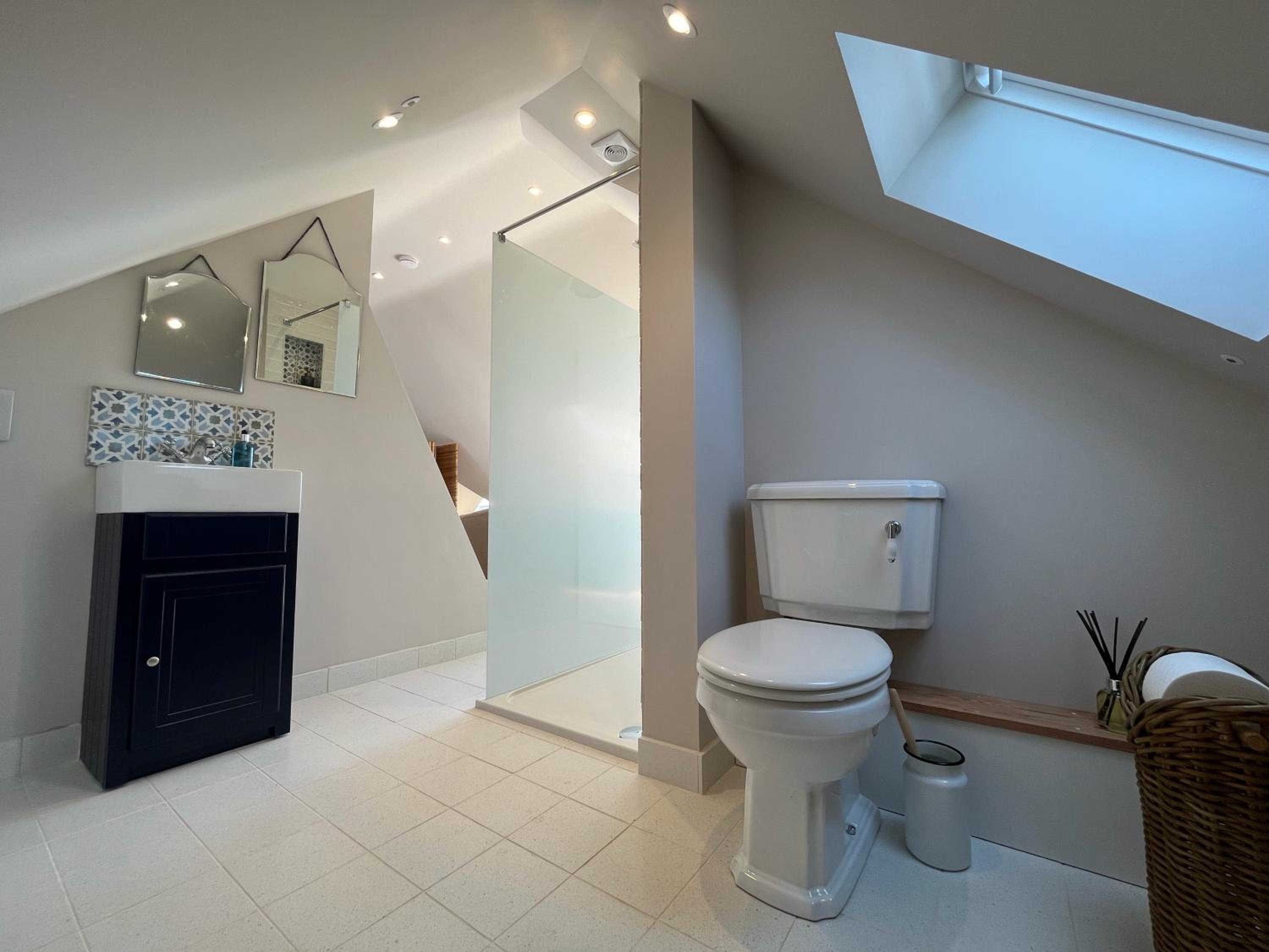 King Suite with Balcony - Photo 12