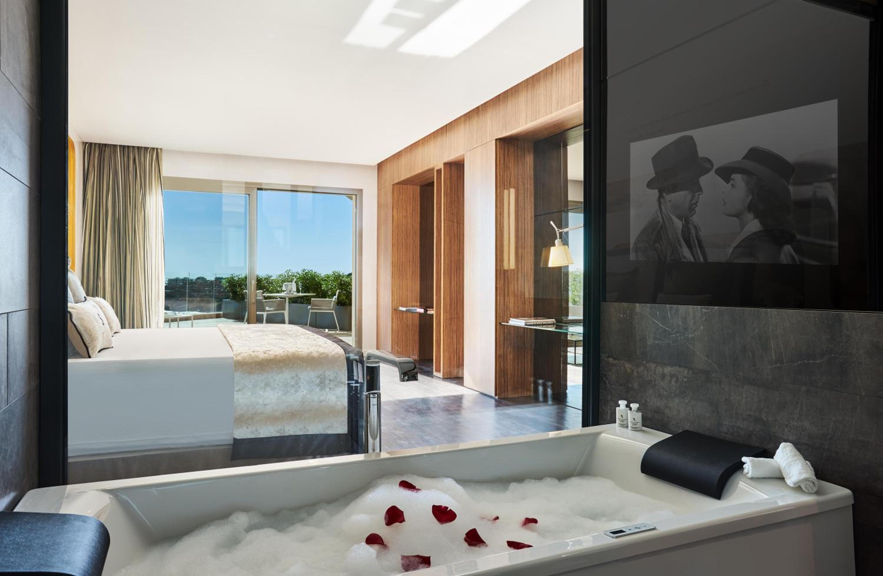 Junior Suite with Sea View thumbnail 5