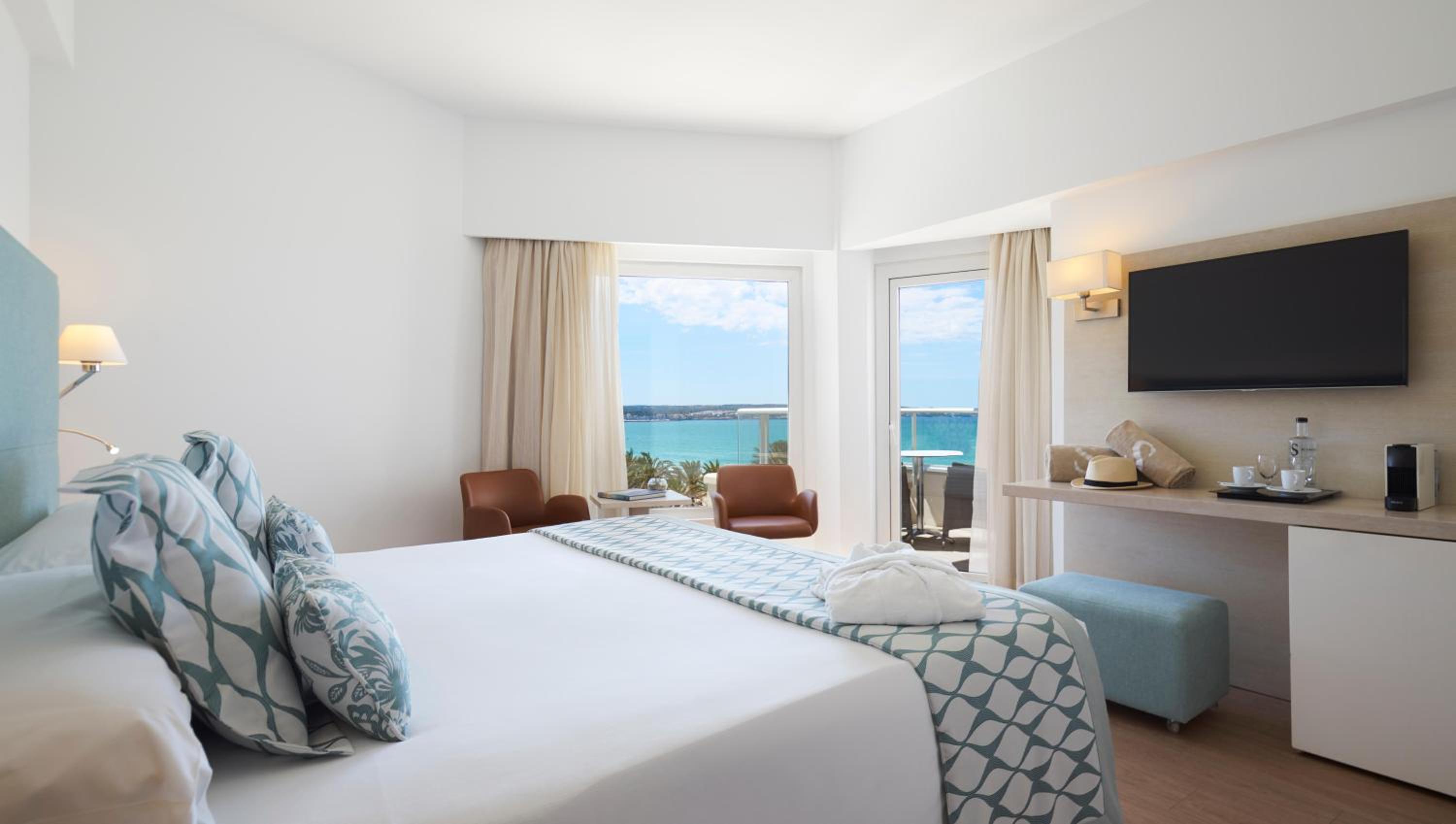 Double or Twin Room with Partial Sea View