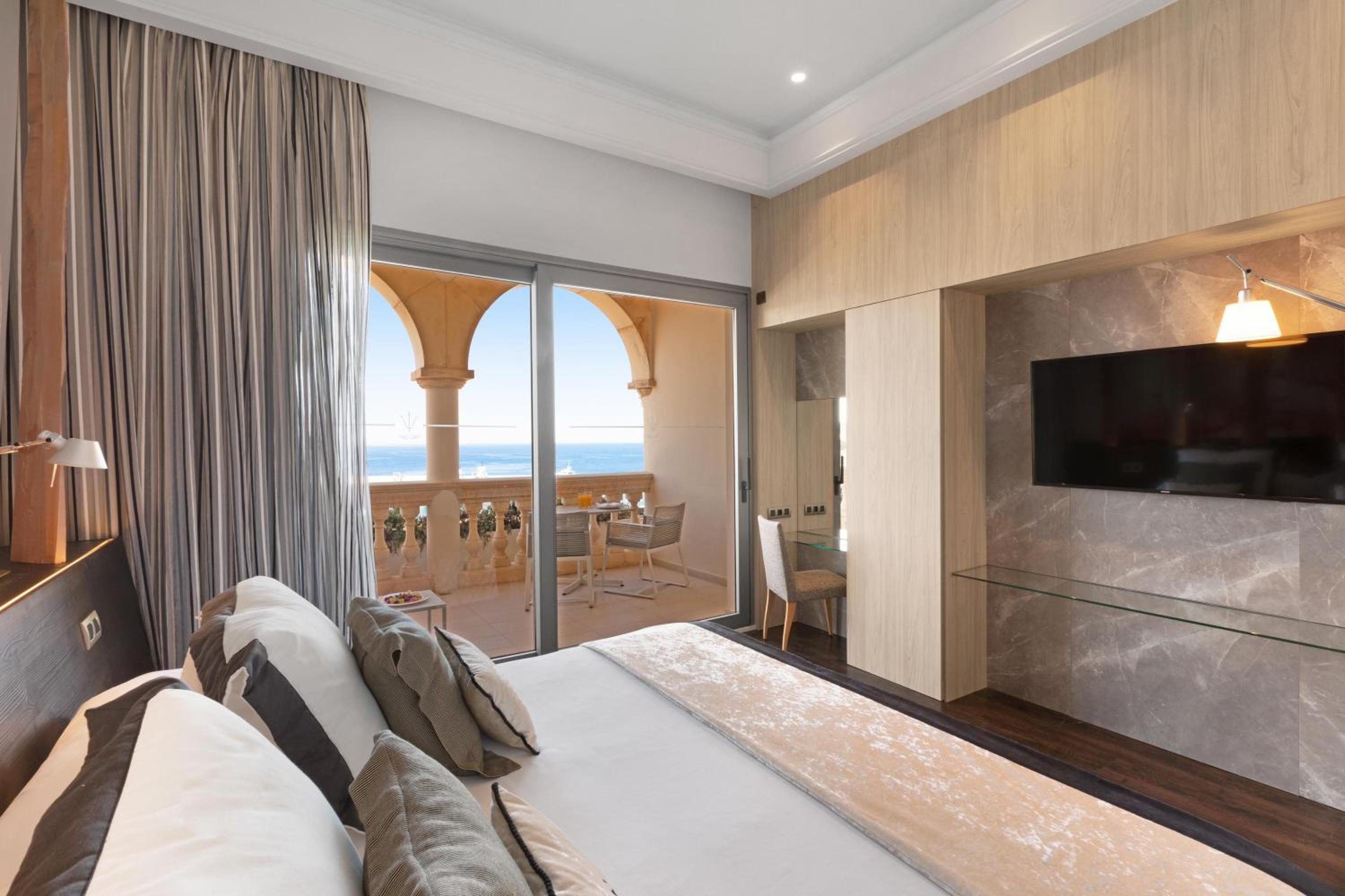 Deluxe Double or Twin Room with Sea View - Photo 8