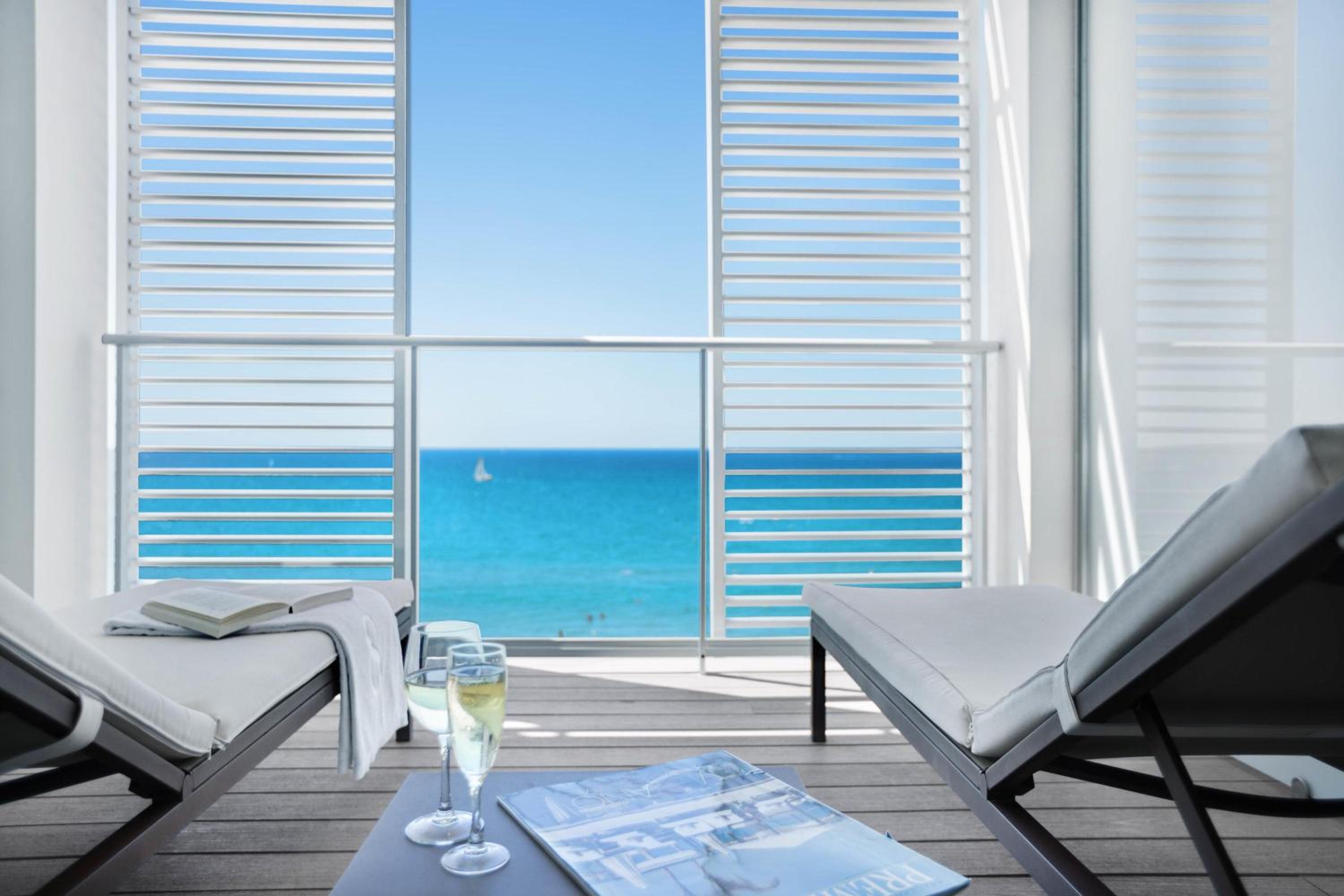 Junior Suite with Sea View thumbnail 5