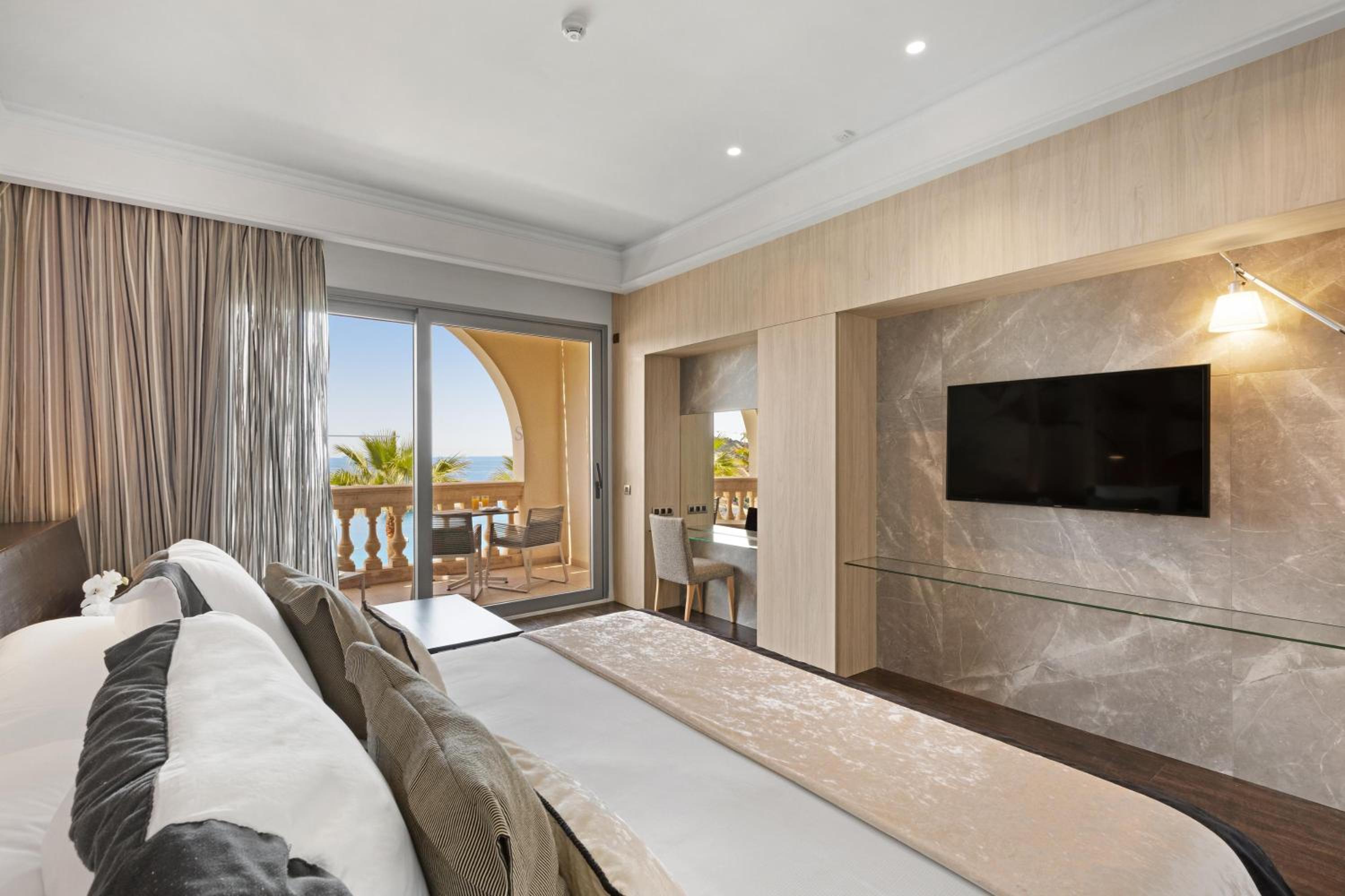 Superior Double Room with Sea View - Photo 8