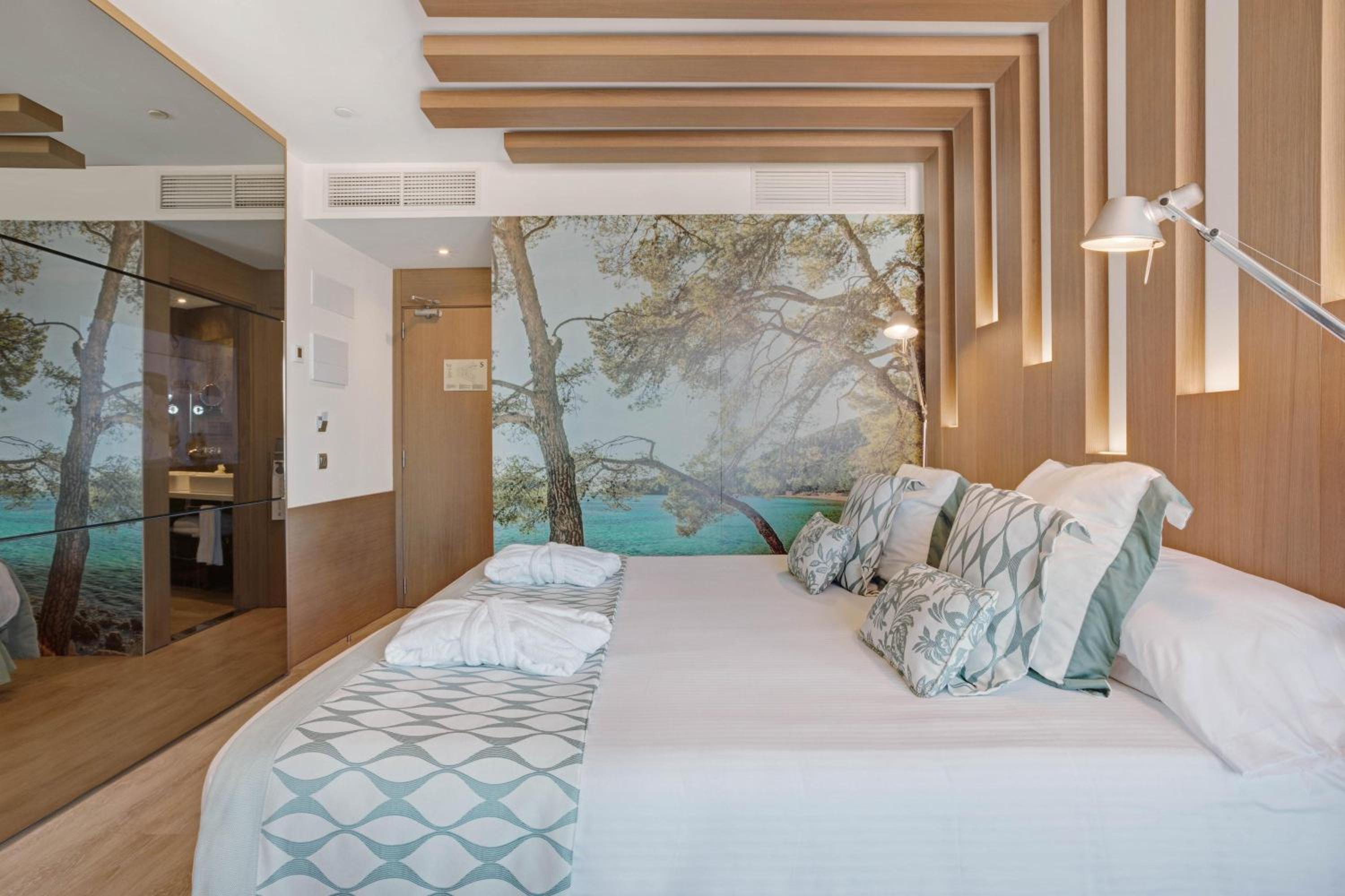 Premium Double or Twin Room with Garden View