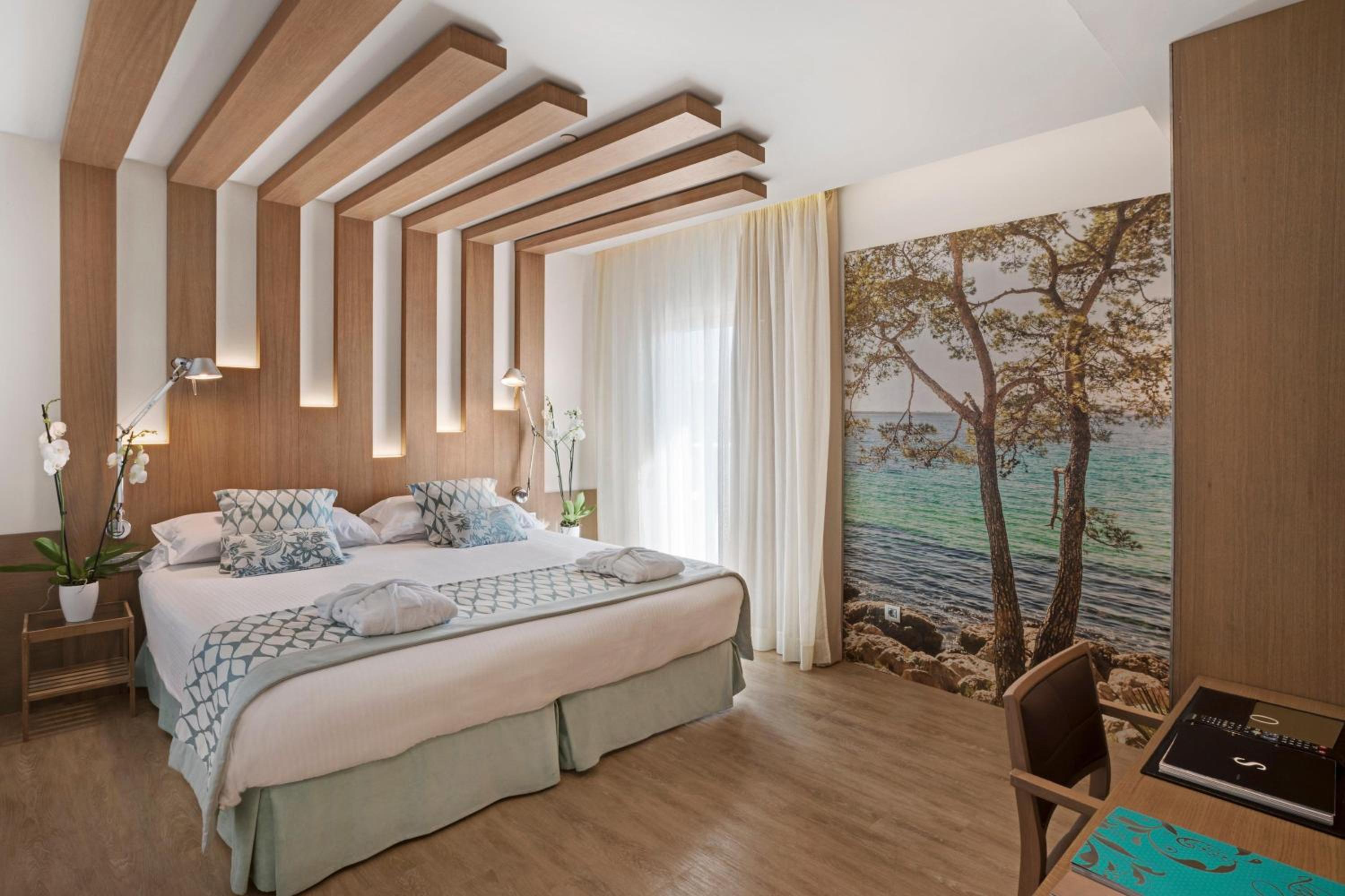 Premium Double or Twin Room with Garden View