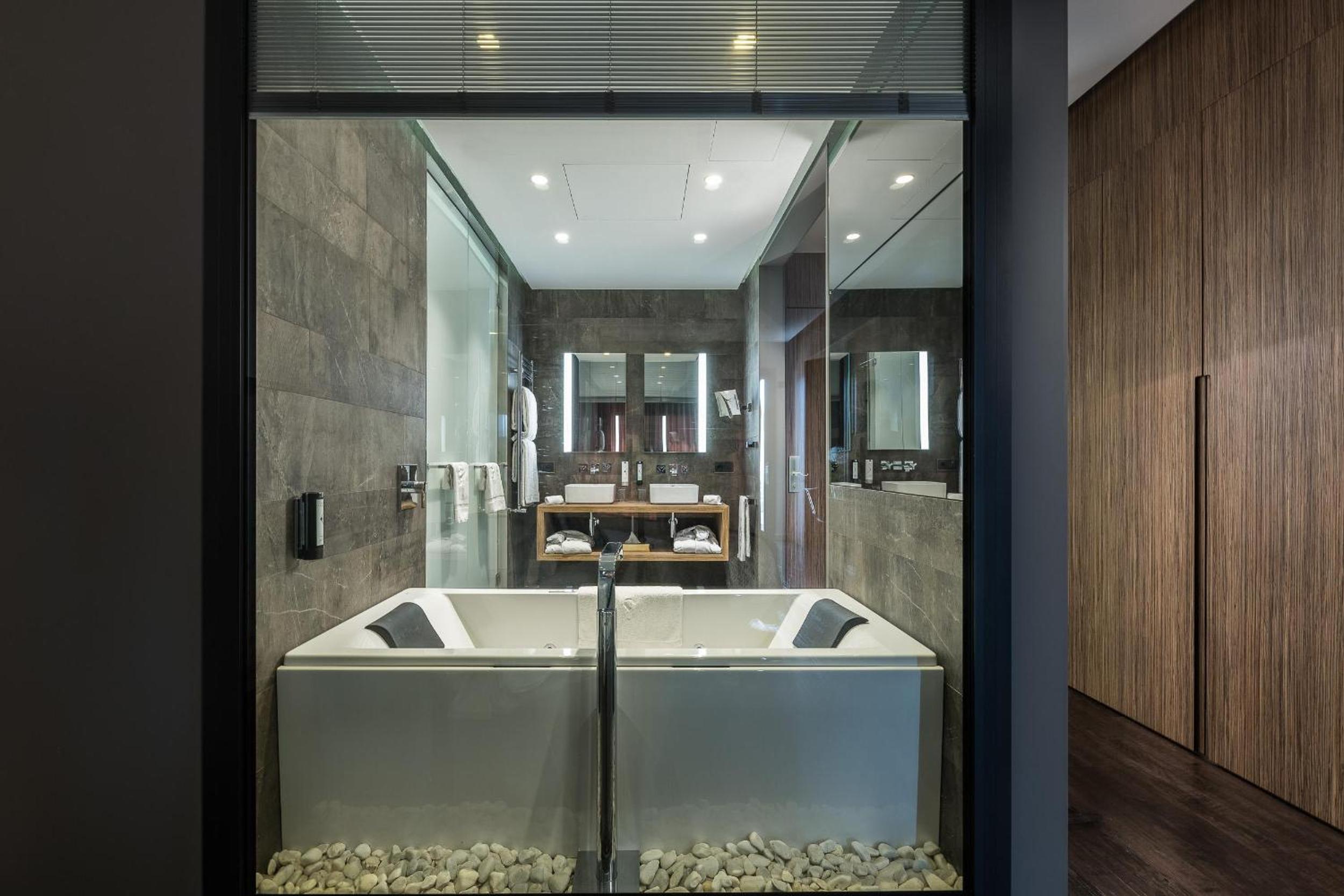 Junior Suite with Sea View - Photo 10