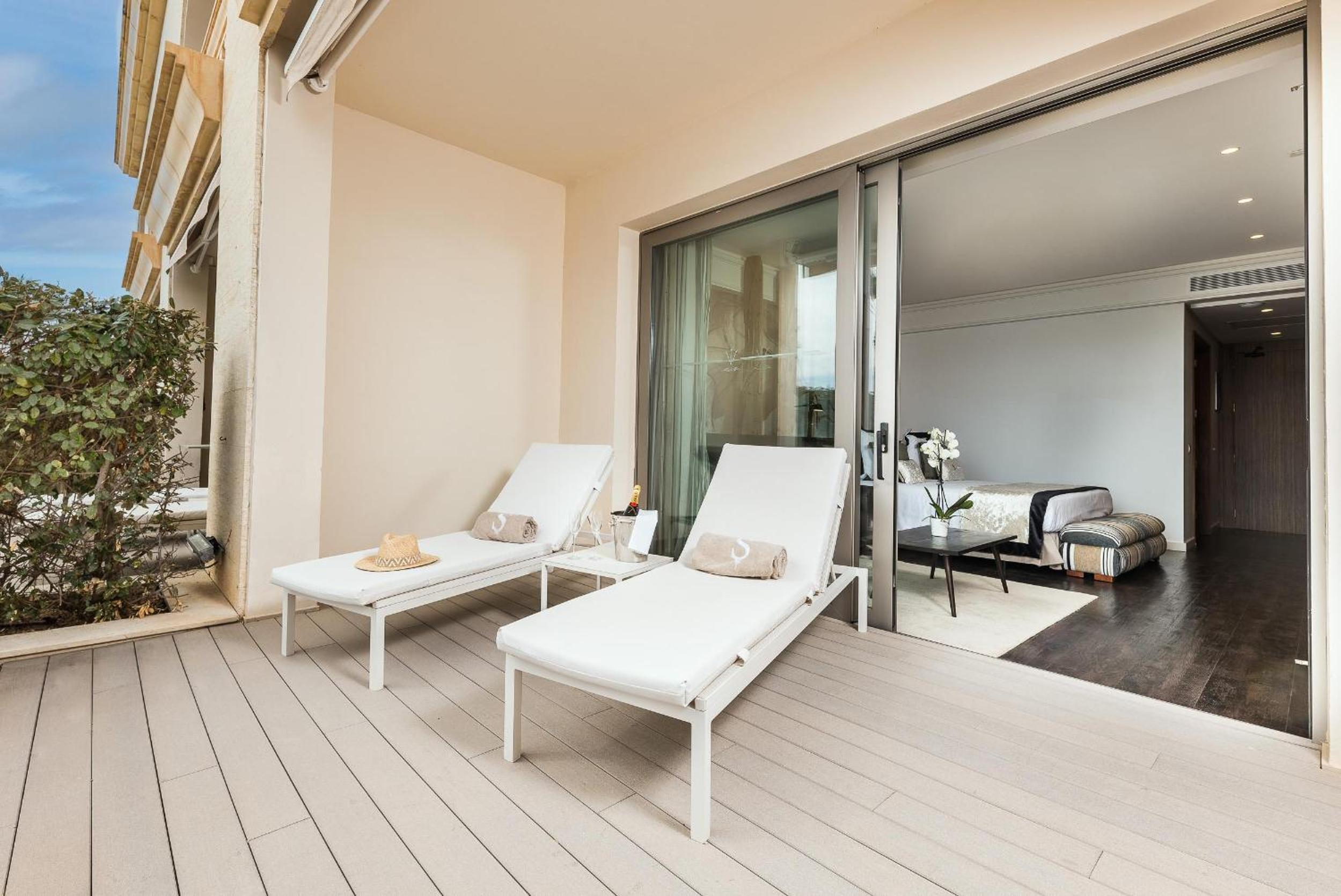 Superior Double Room Swim Up with Sea View - Photo 11