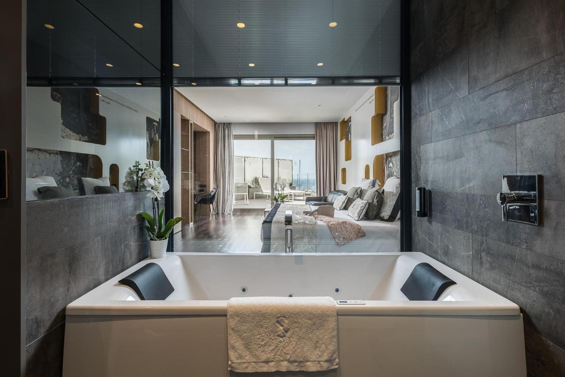 Junior Suite with Sea View - Photo 13