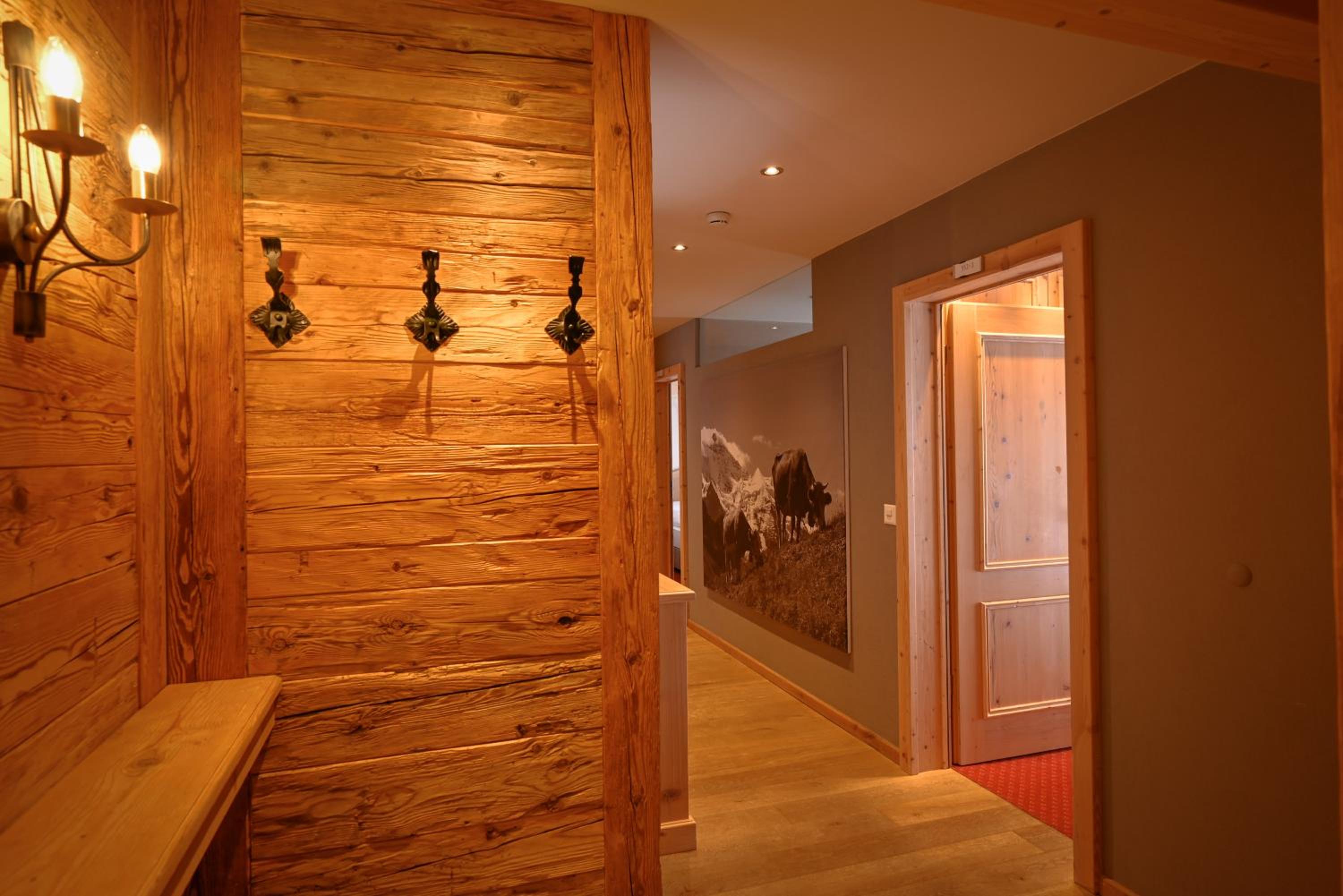 Superior Two-Bedroom Suite with Eiger view - Photo 6