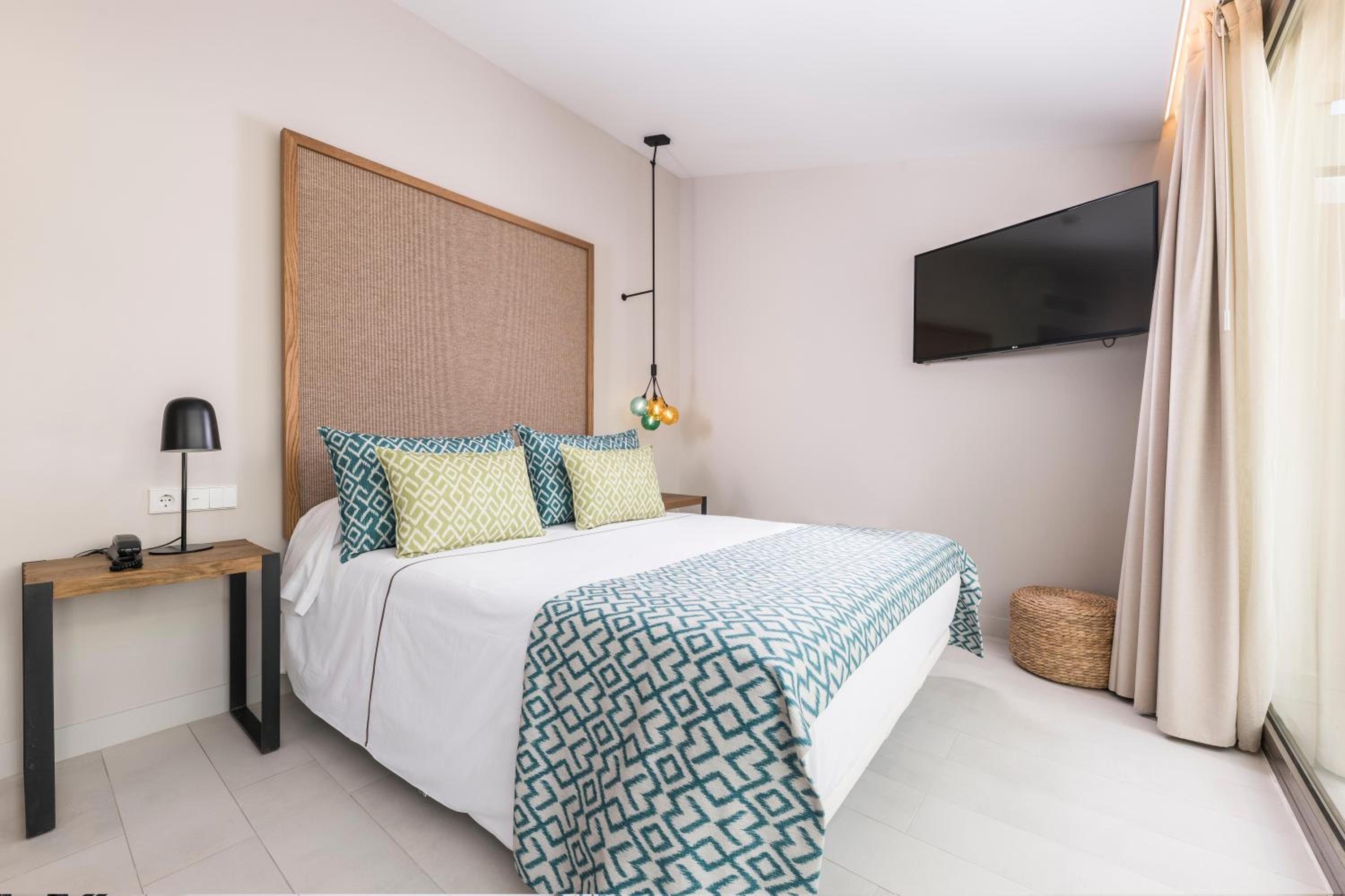Double or Twin Room with Sea View photo 2