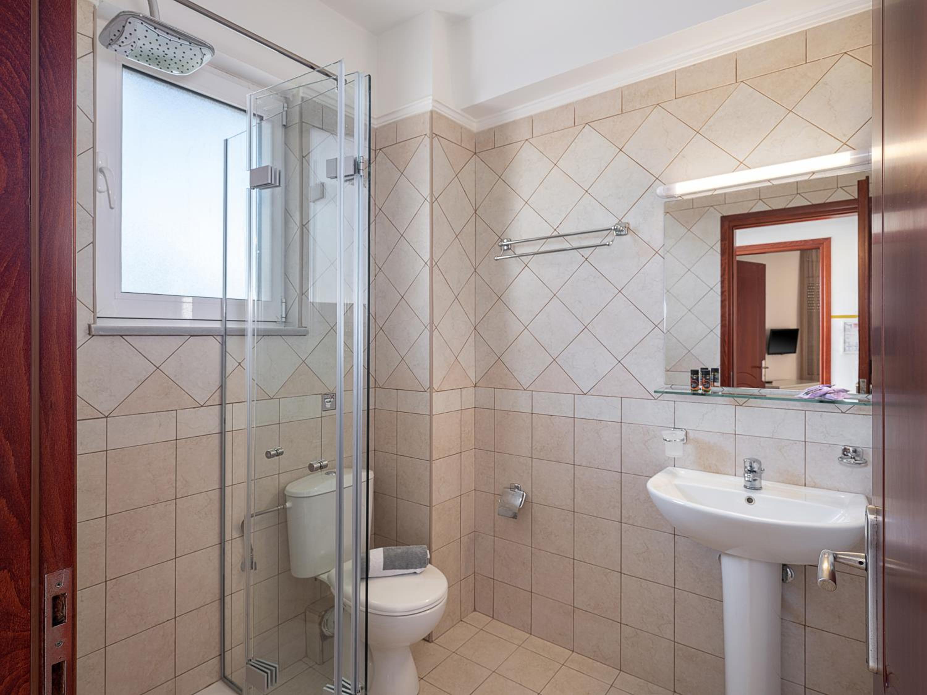 Deluxe Suite - Photo 7