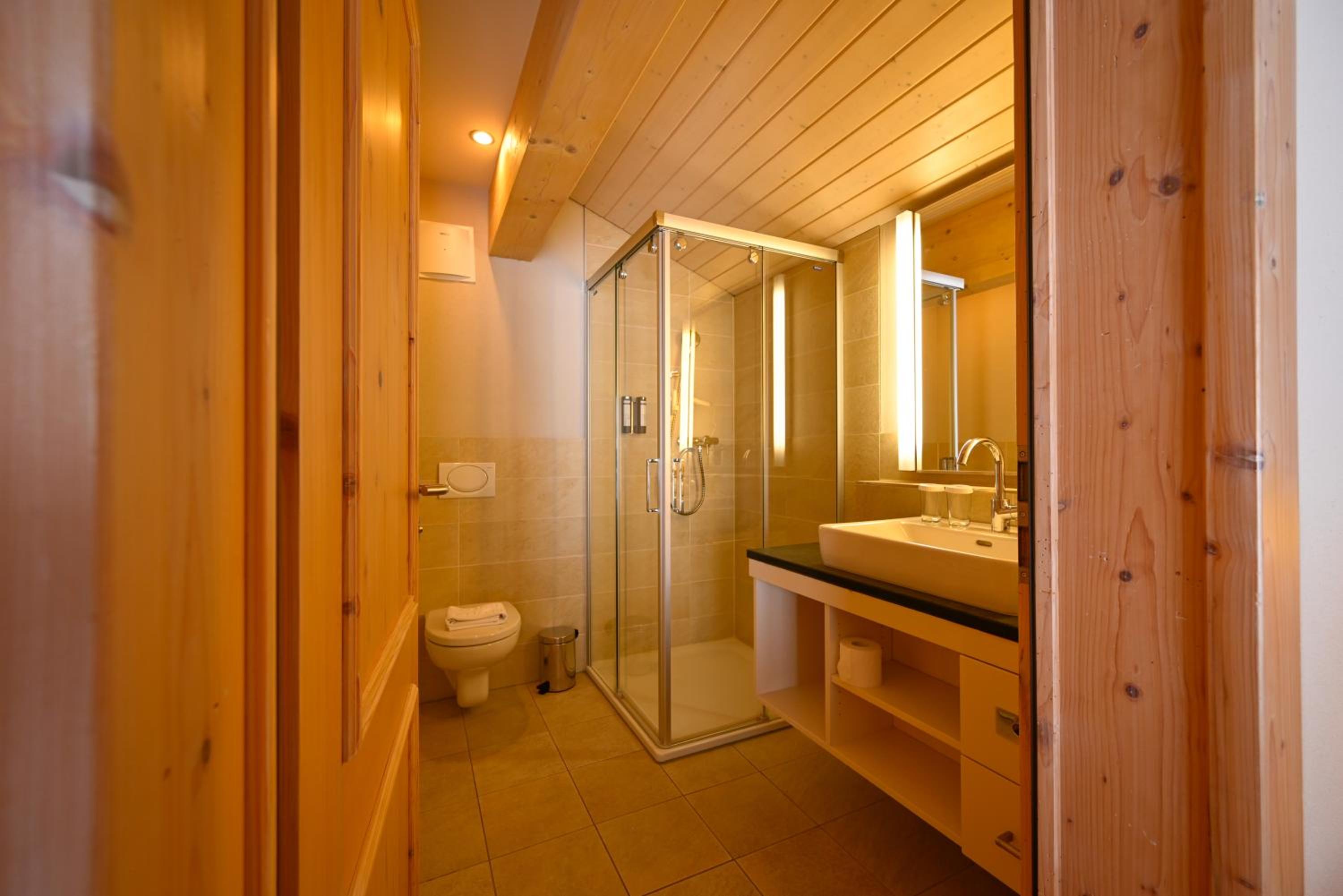 Superior Two-Bedroom Suite with Eiger view - Photo 7