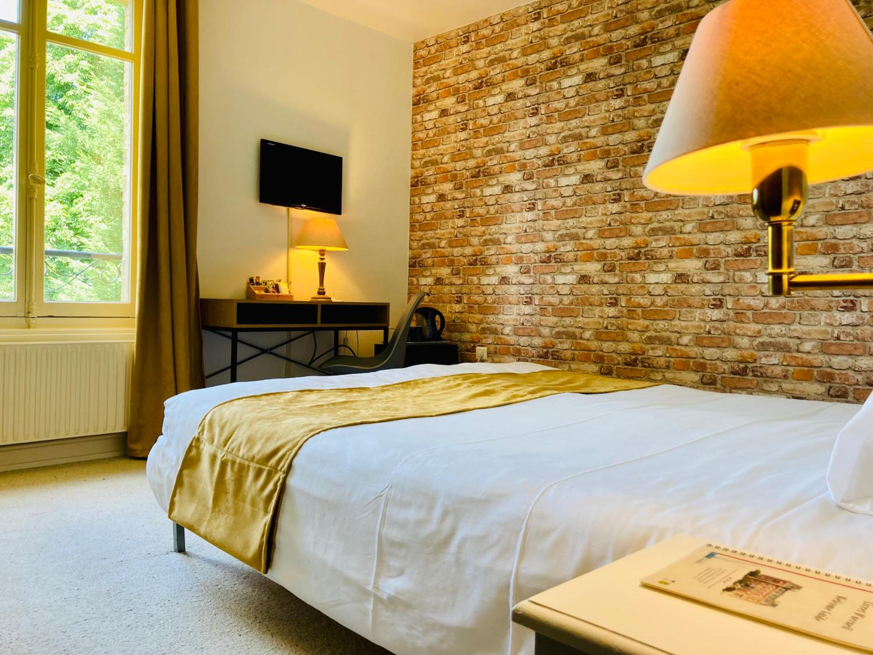 Classic Double Room - Photo 11