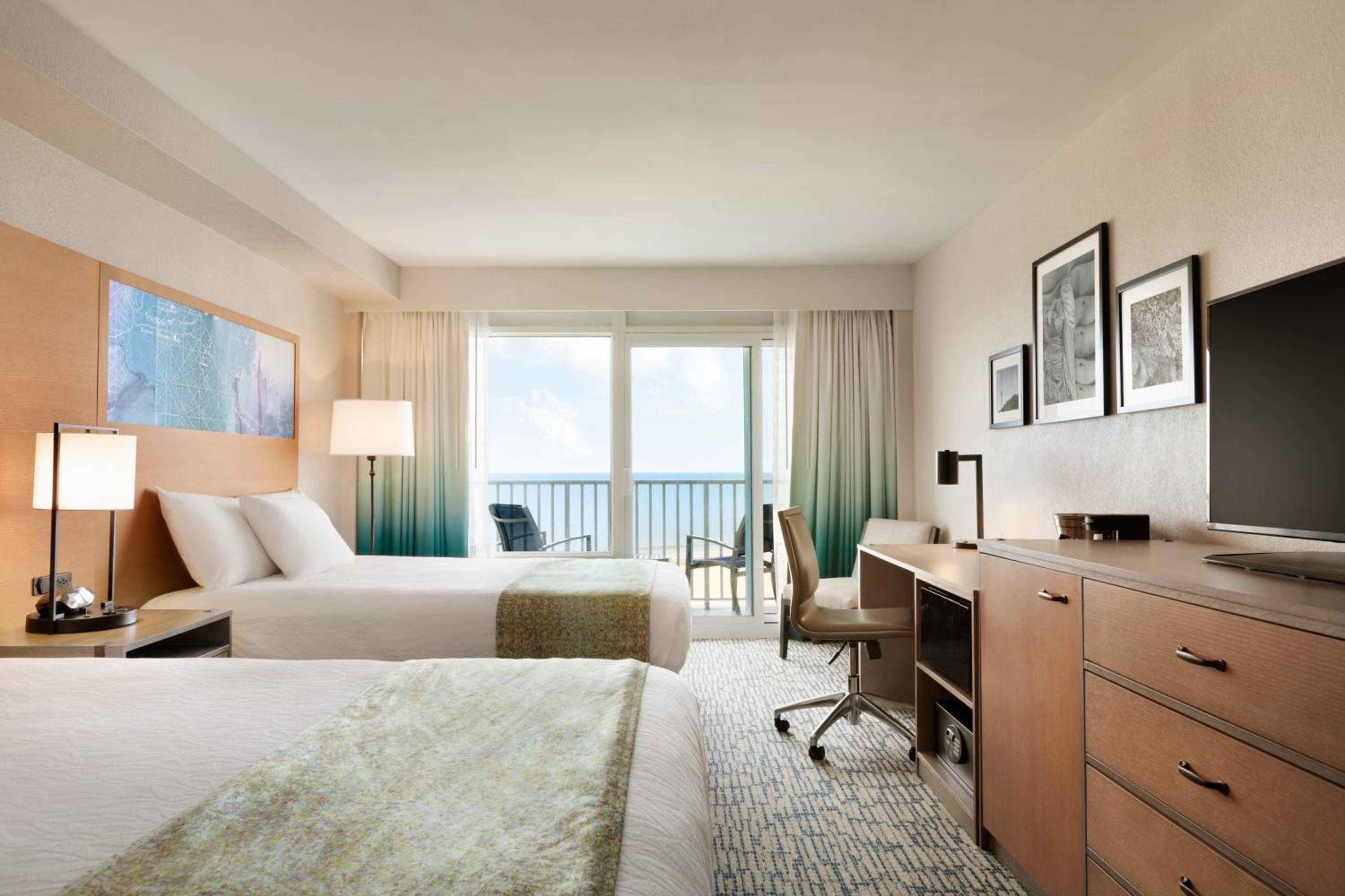 Queen Room with Two Queen Beds and Ocean Front - Non-Smoking - Photo 3