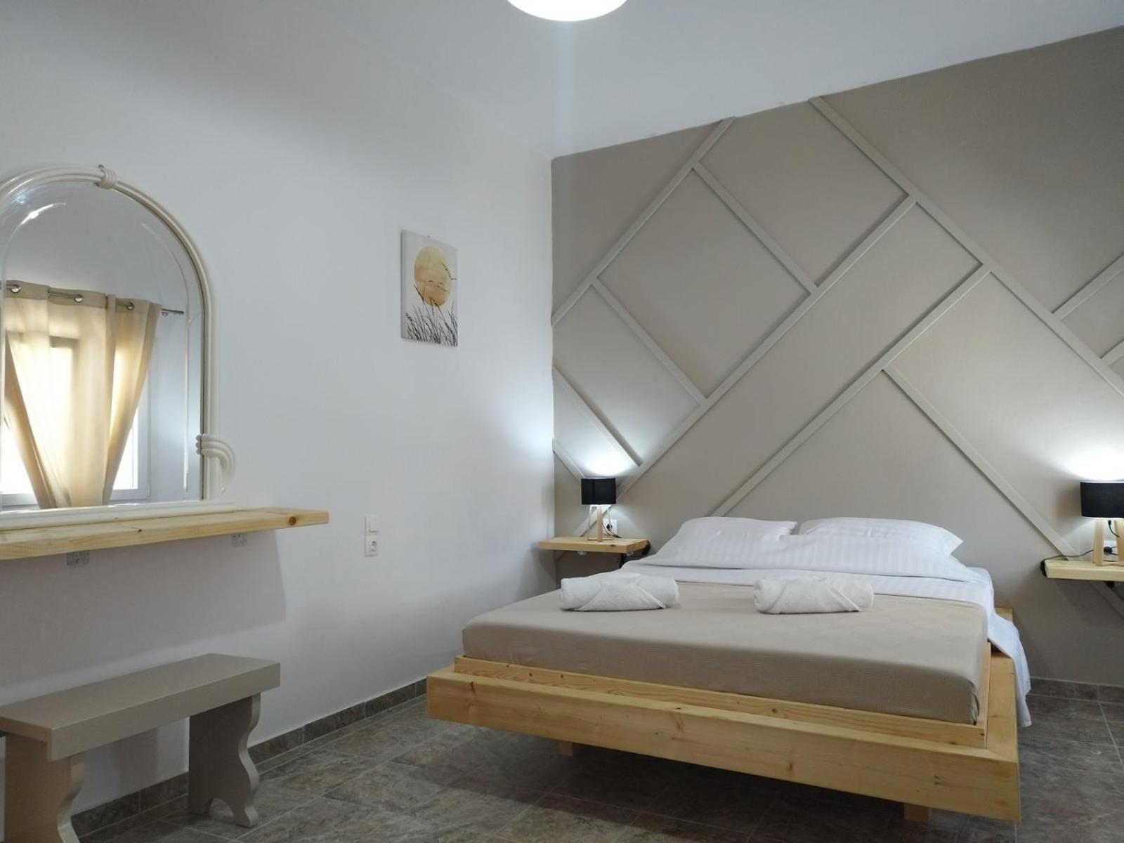 Deluxe Double Room (2 Adults + 1 Child) photo 1