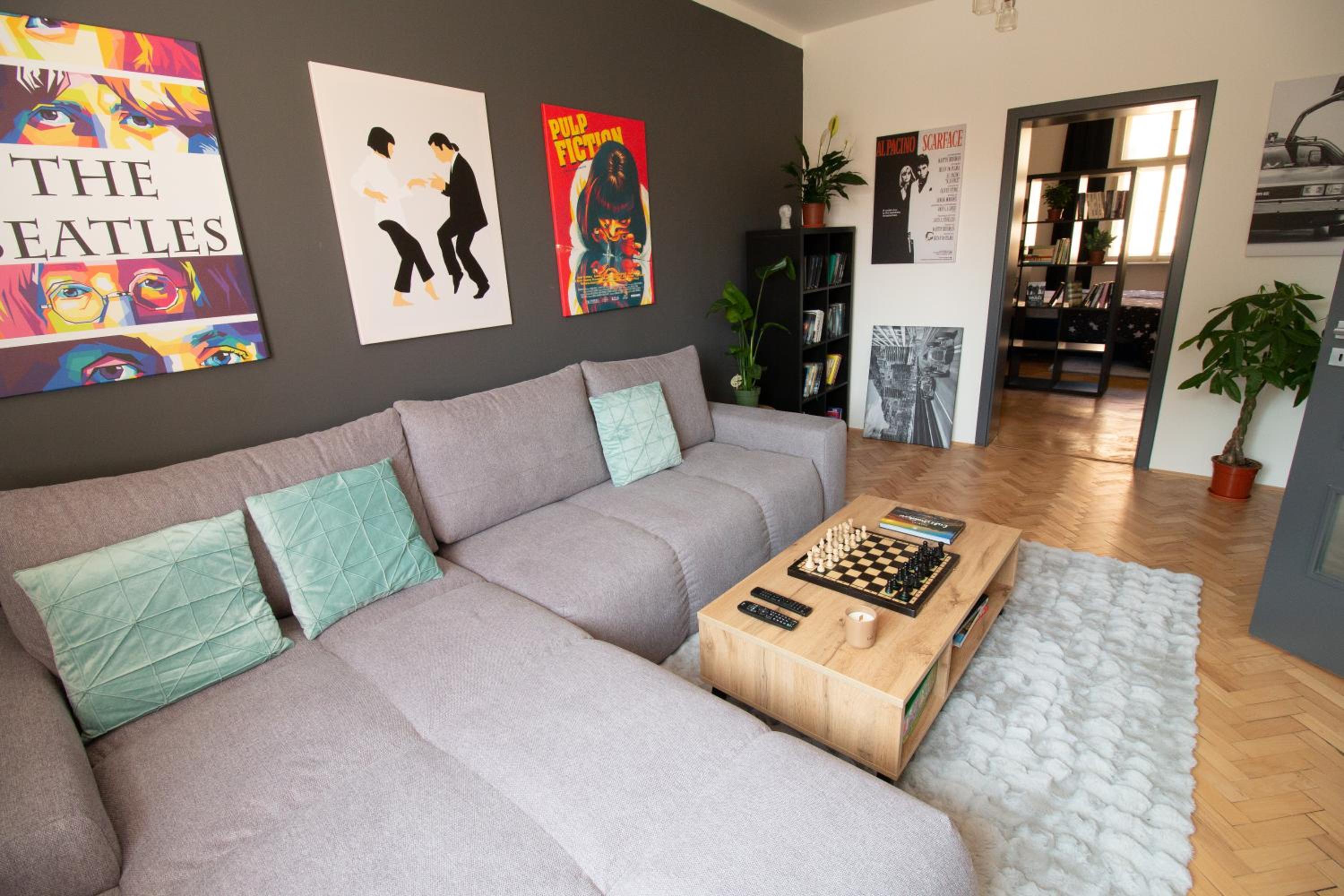 One-Bedroom Apartment photo 1