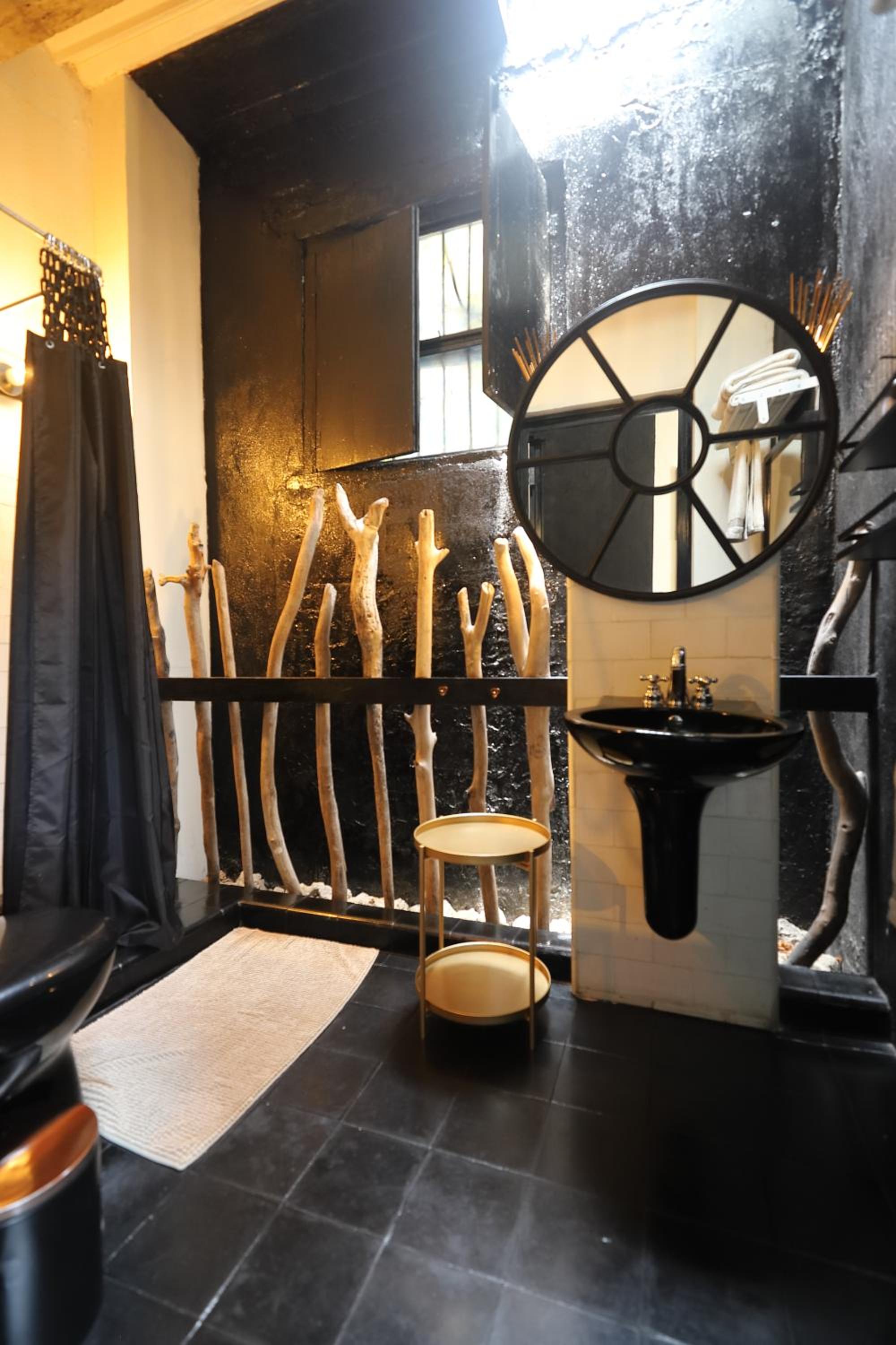 Suite - Photo 7