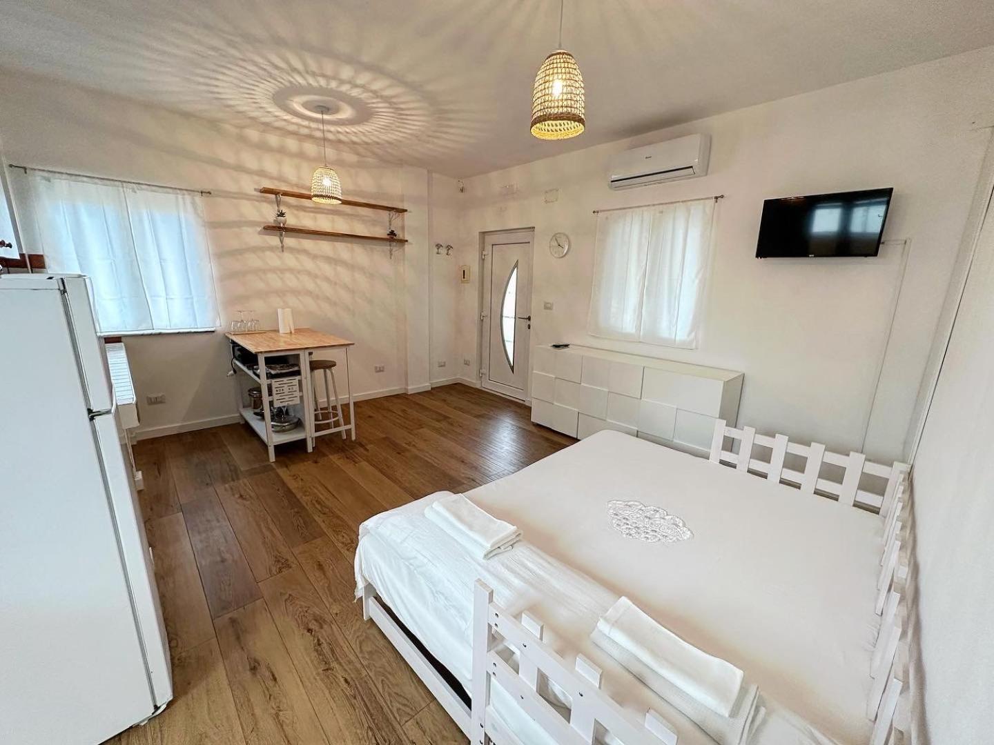 One-Bedroom House photo 1
