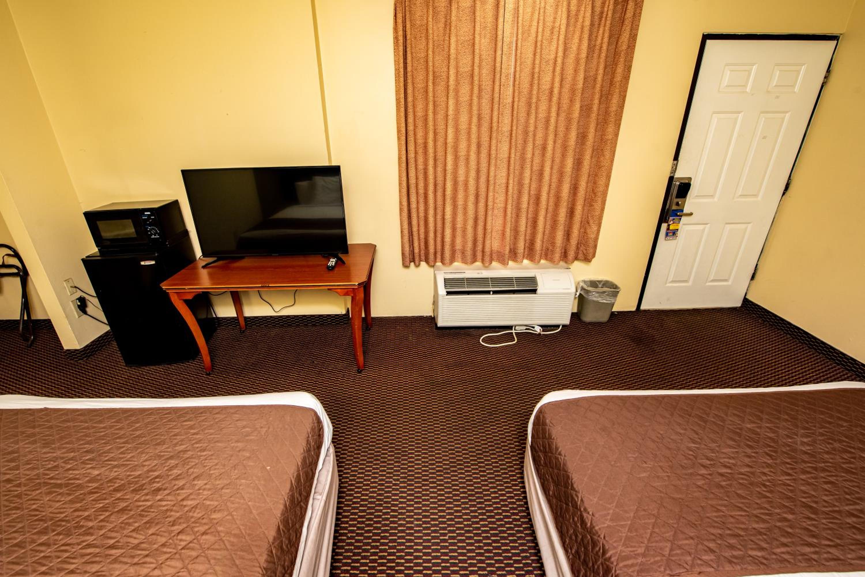 Double Room with Two Full Beds - City View (Non Smoking) photo 1