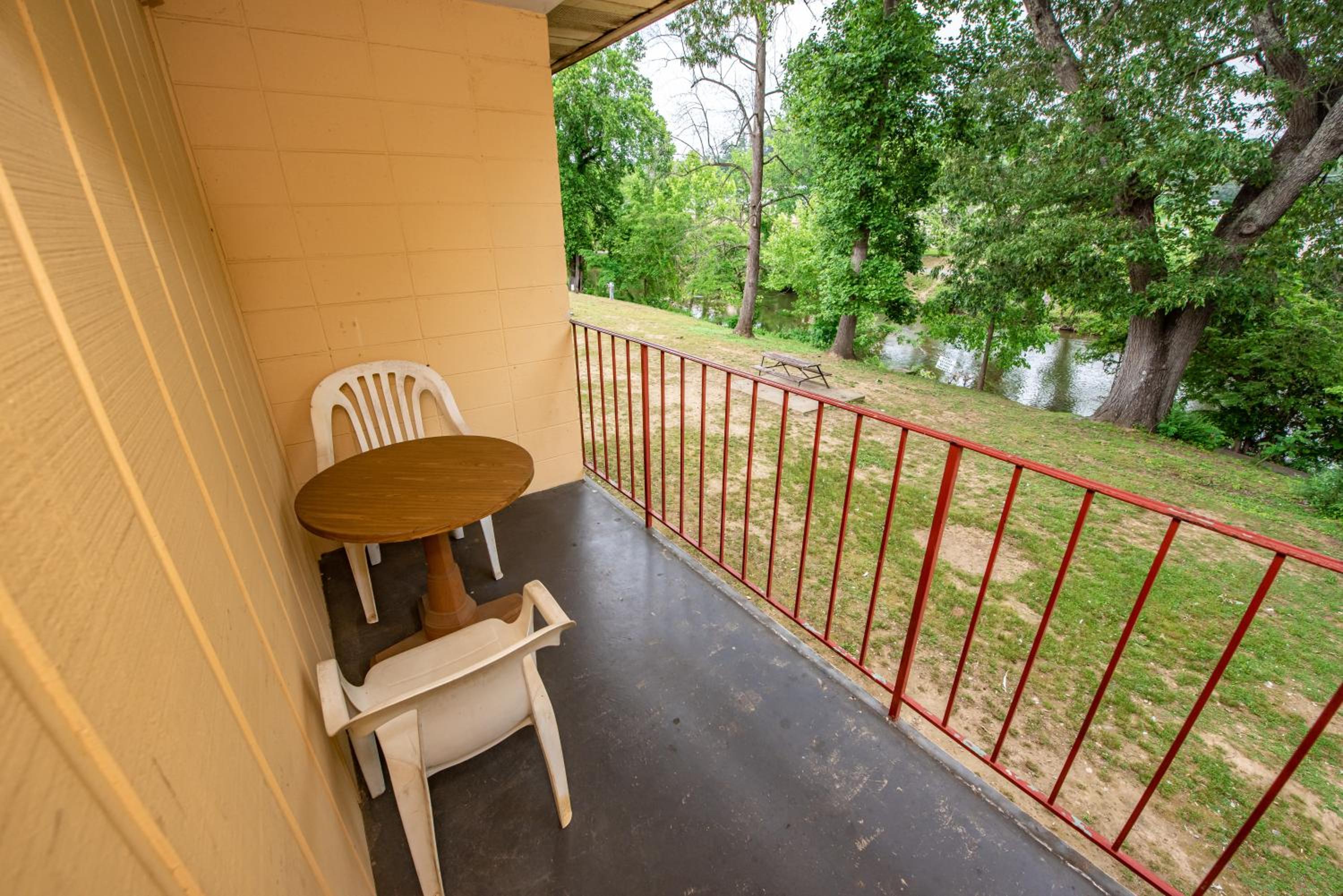 Queen Room with Two Queen Beds - River View (Non Smoking) - Photo 6
