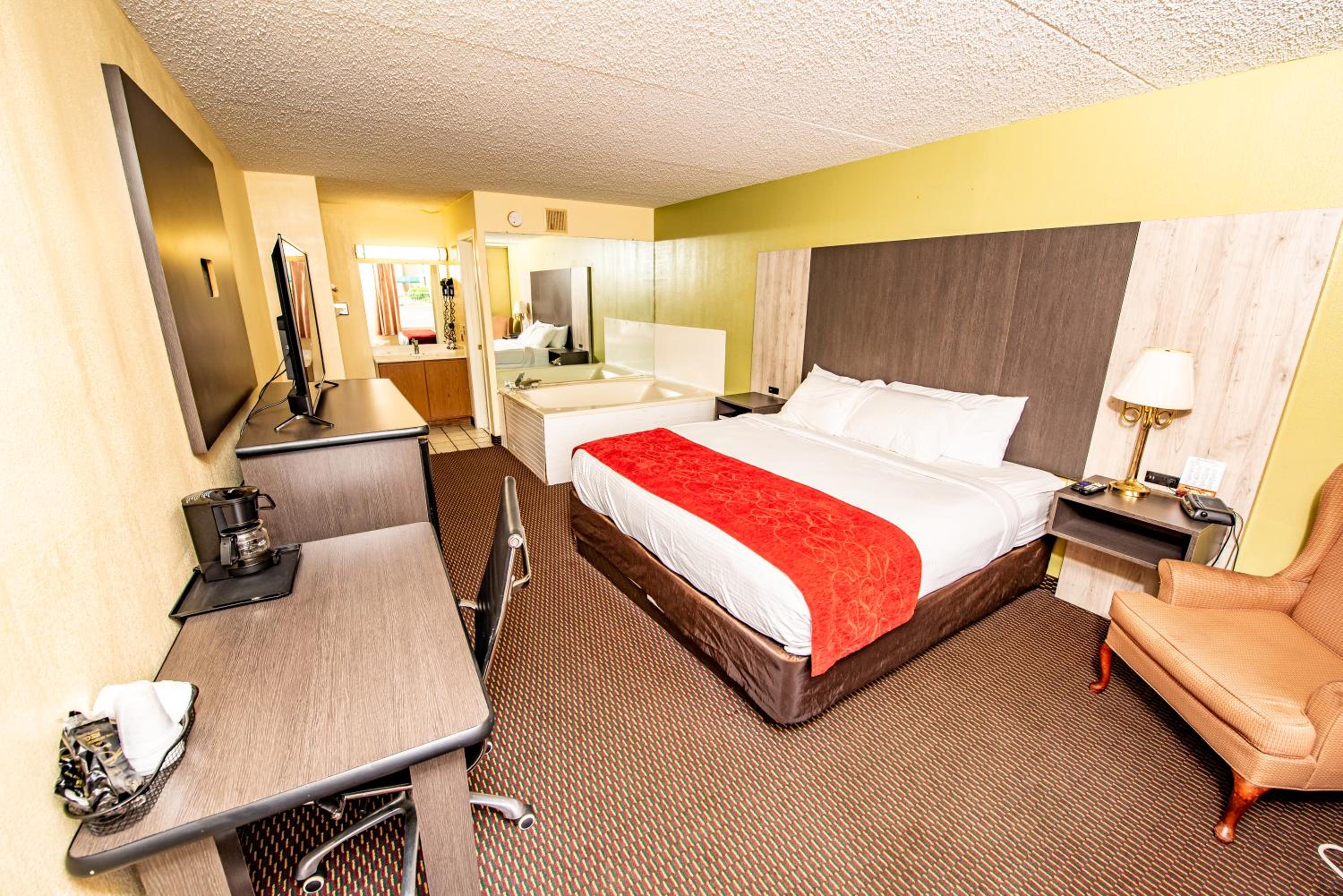 King Bed Room with Jacuzzi (Non Smoking) - Photo 4