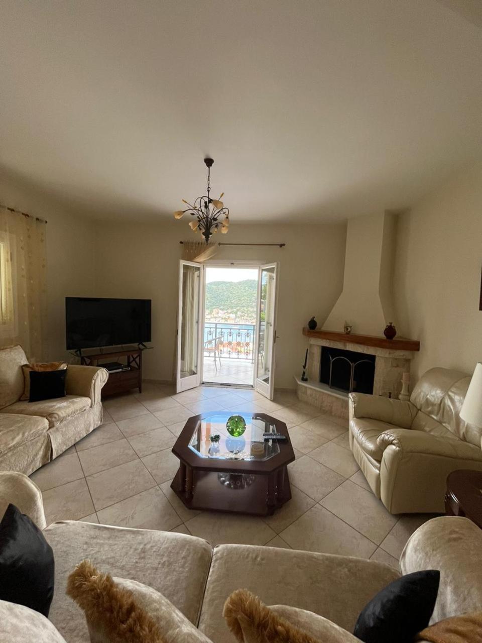 Three-Bedroom House - Photo 31