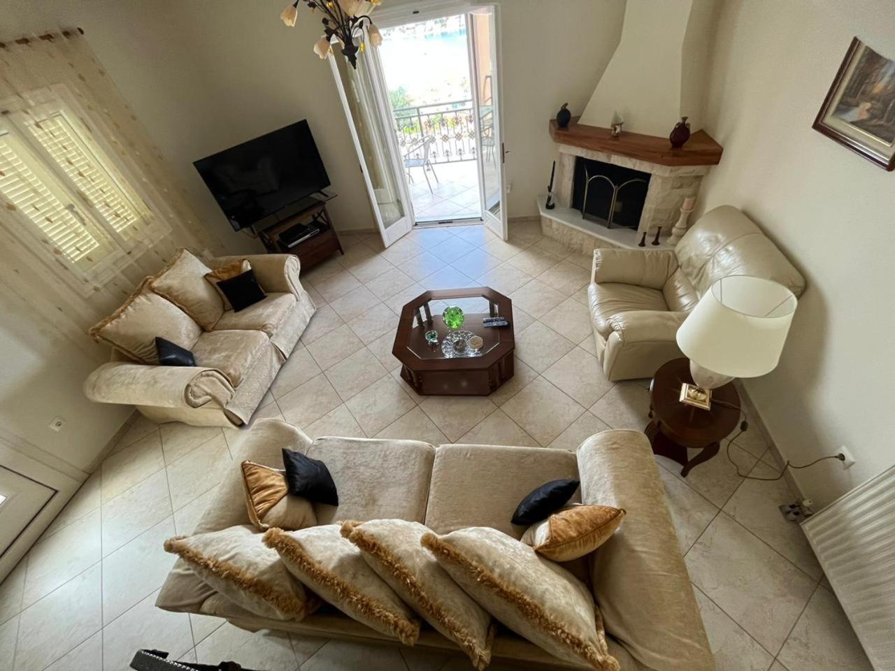 Three-Bedroom House - Photo 32