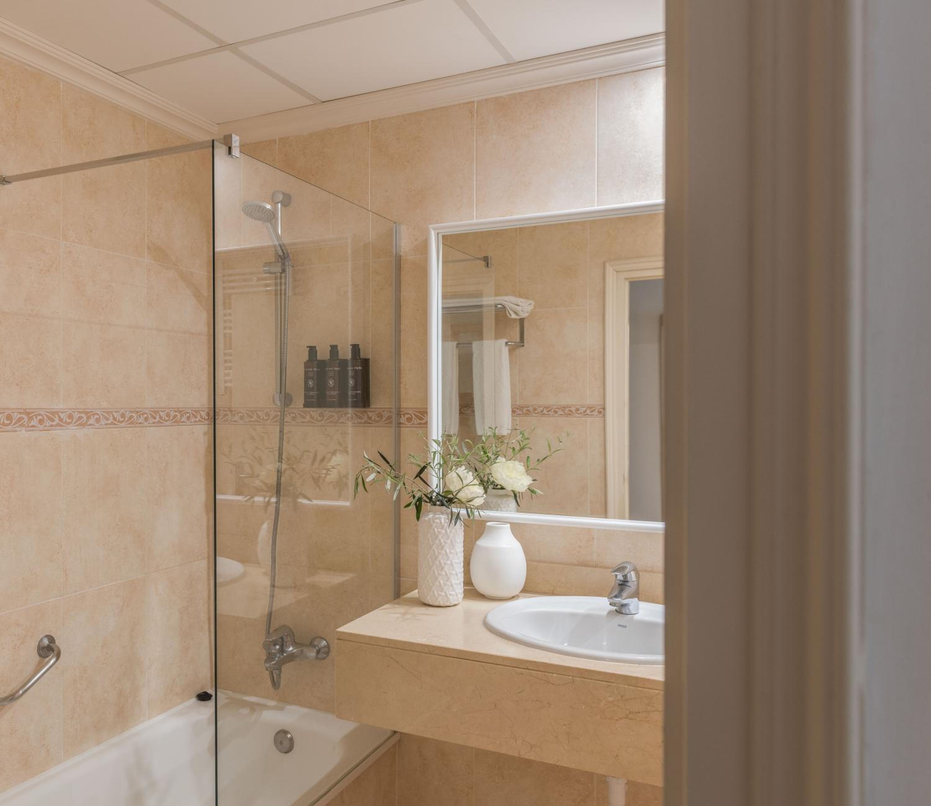 Triple Room with Pool View or Natural Solarium View