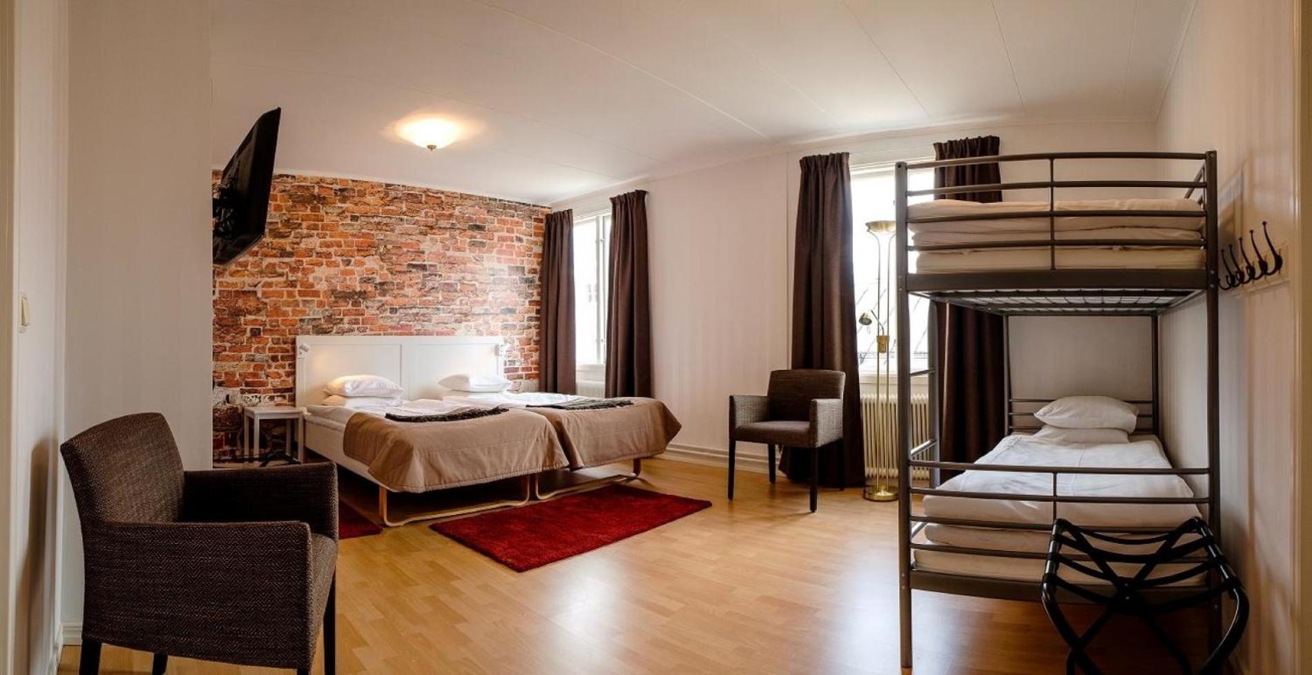 Deluxe Family Room (2 Adults + 2 Children) photo 1
