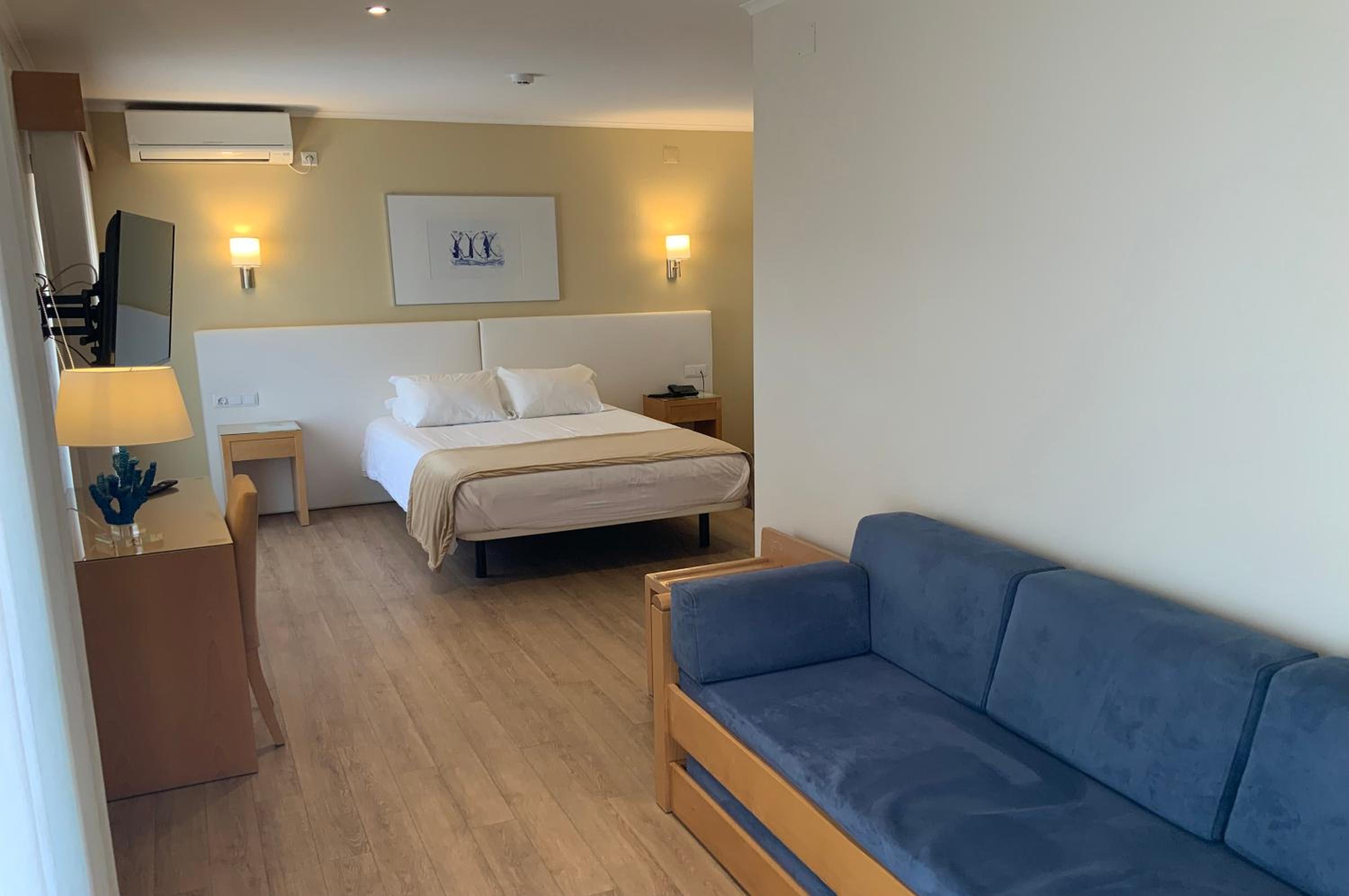 Double Room with Two Extra Bed - Photo 6