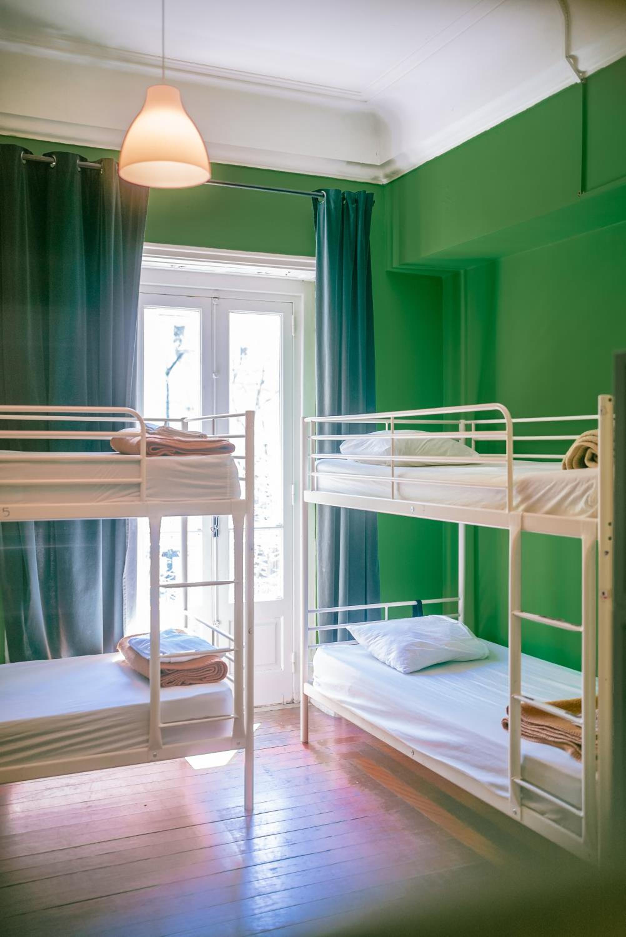 Bed in 10-Bed Mixed Dormitory Room photo 2