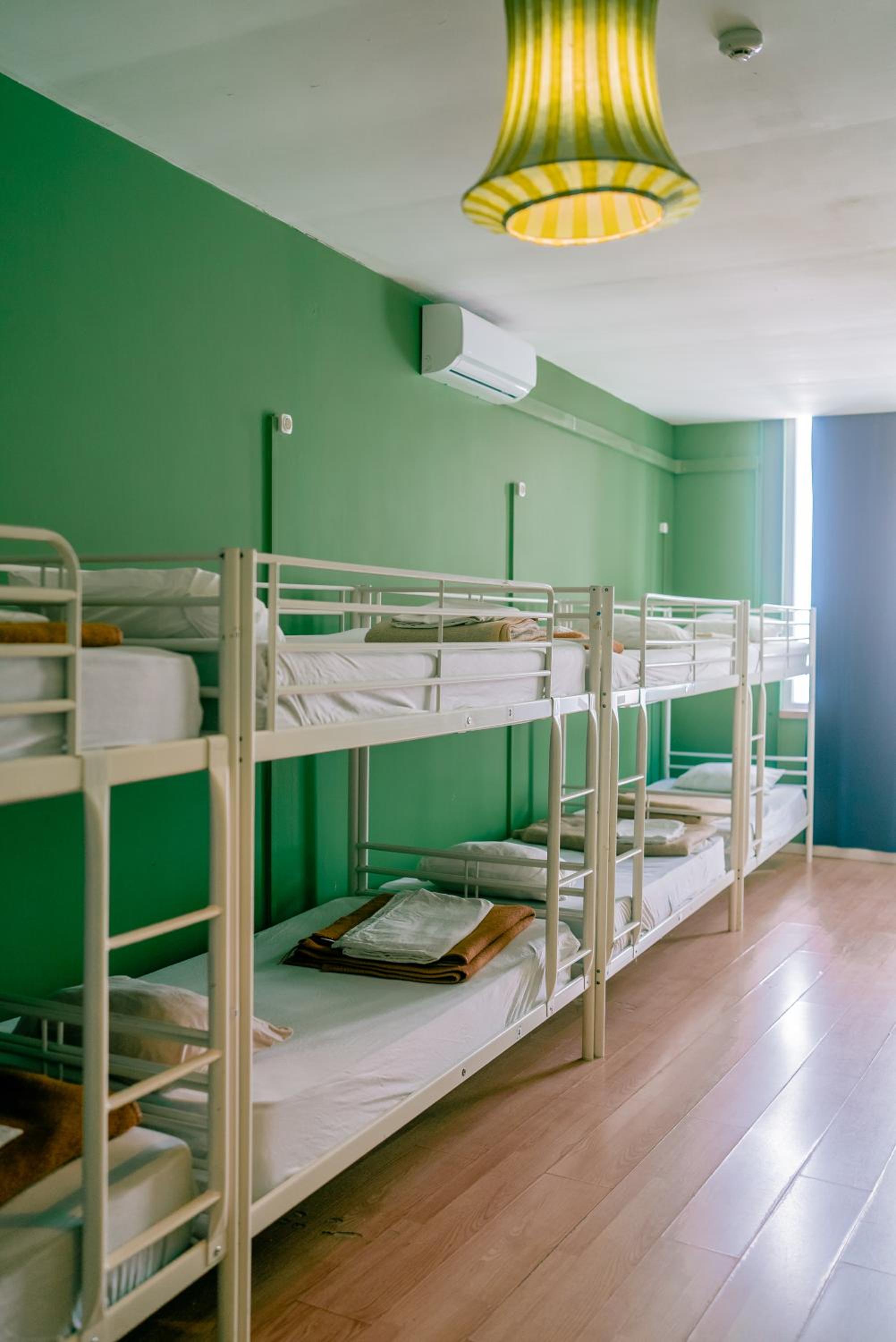 Bed in 12-Bed Mixed Dormitory Room photo 3