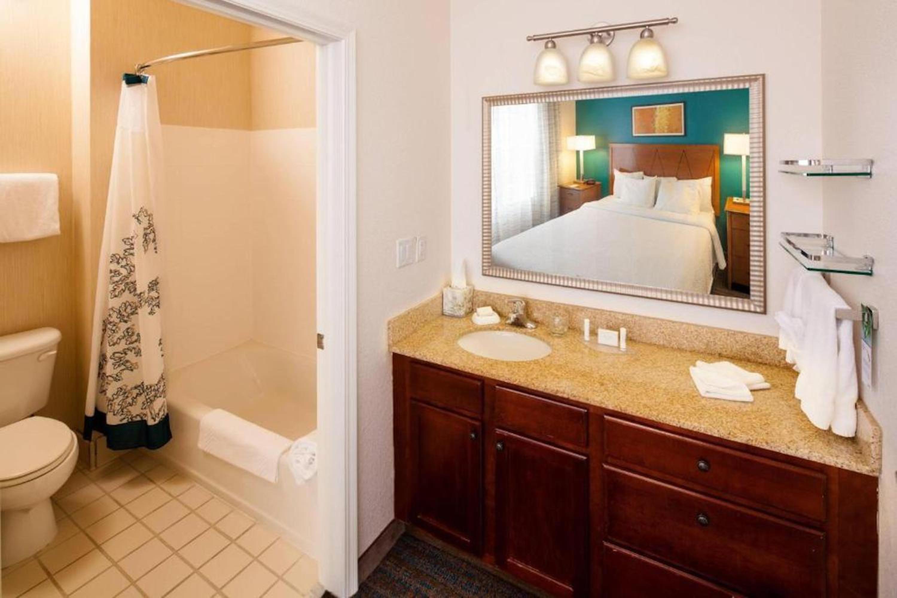 One-Bedroom King Suite with Sofa Bed - Photo 5