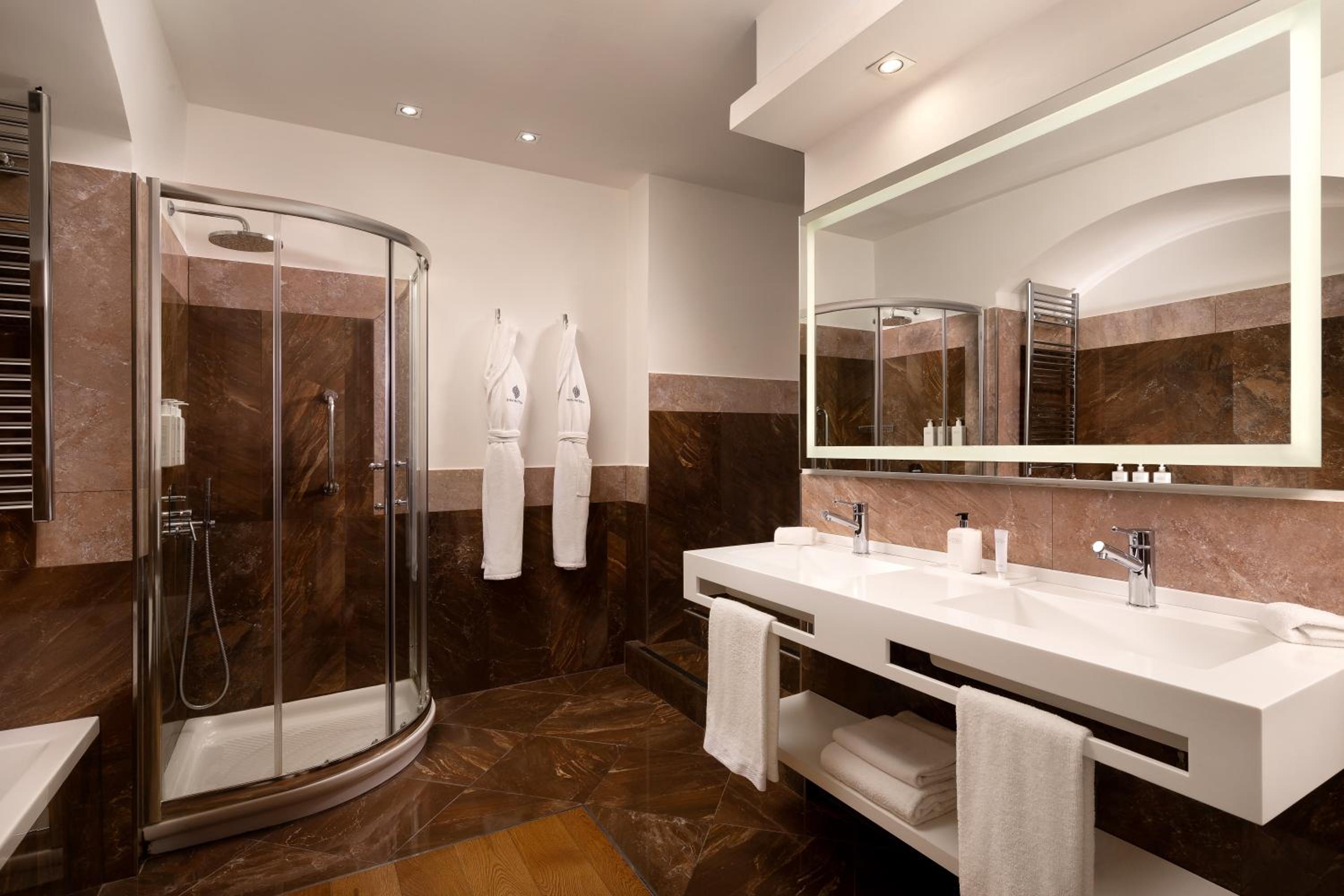 Junior Suite, Suite, 1 King - Photo 6
