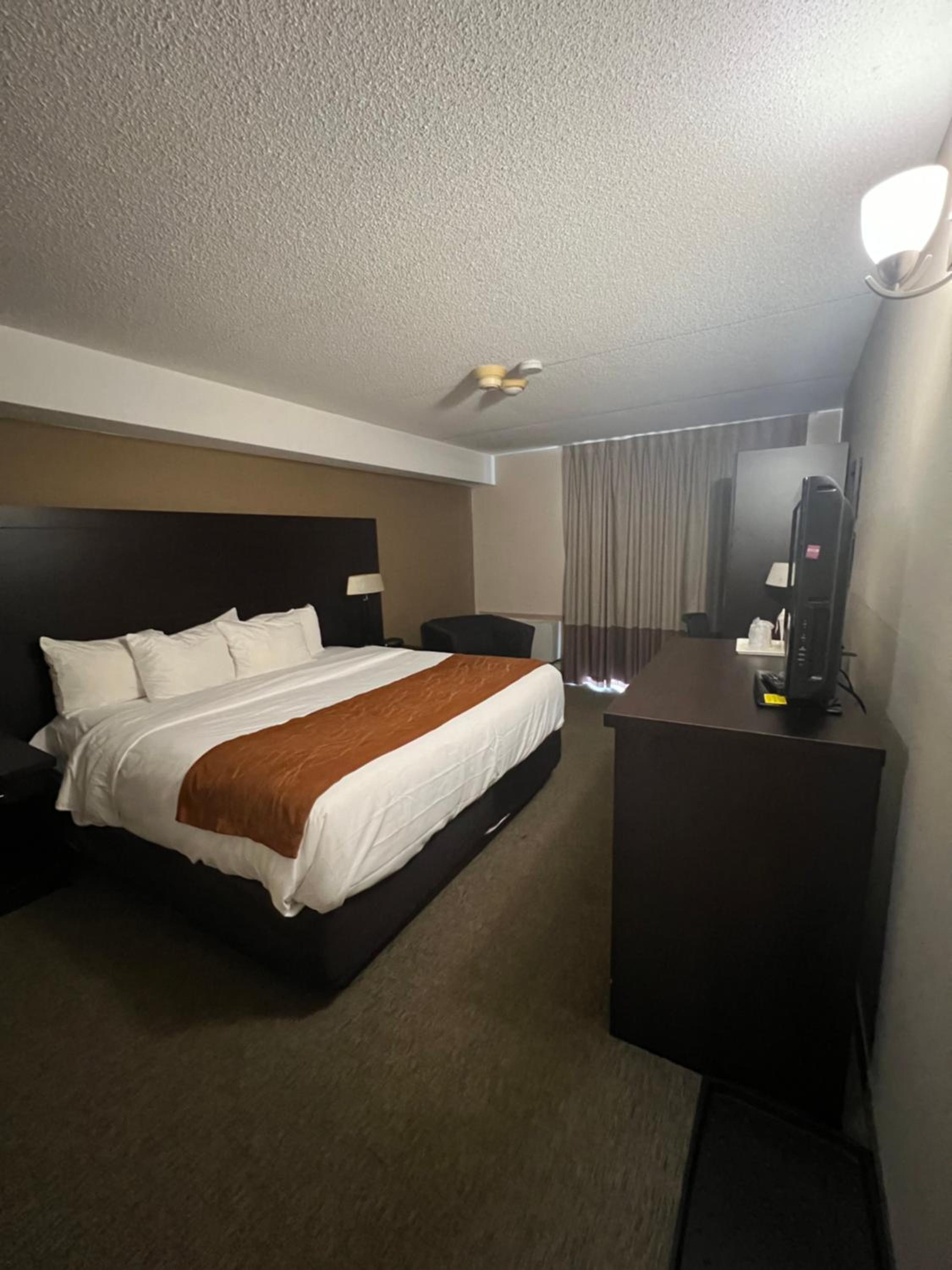 Standard King Room - Non-Smoking  - Photo 5