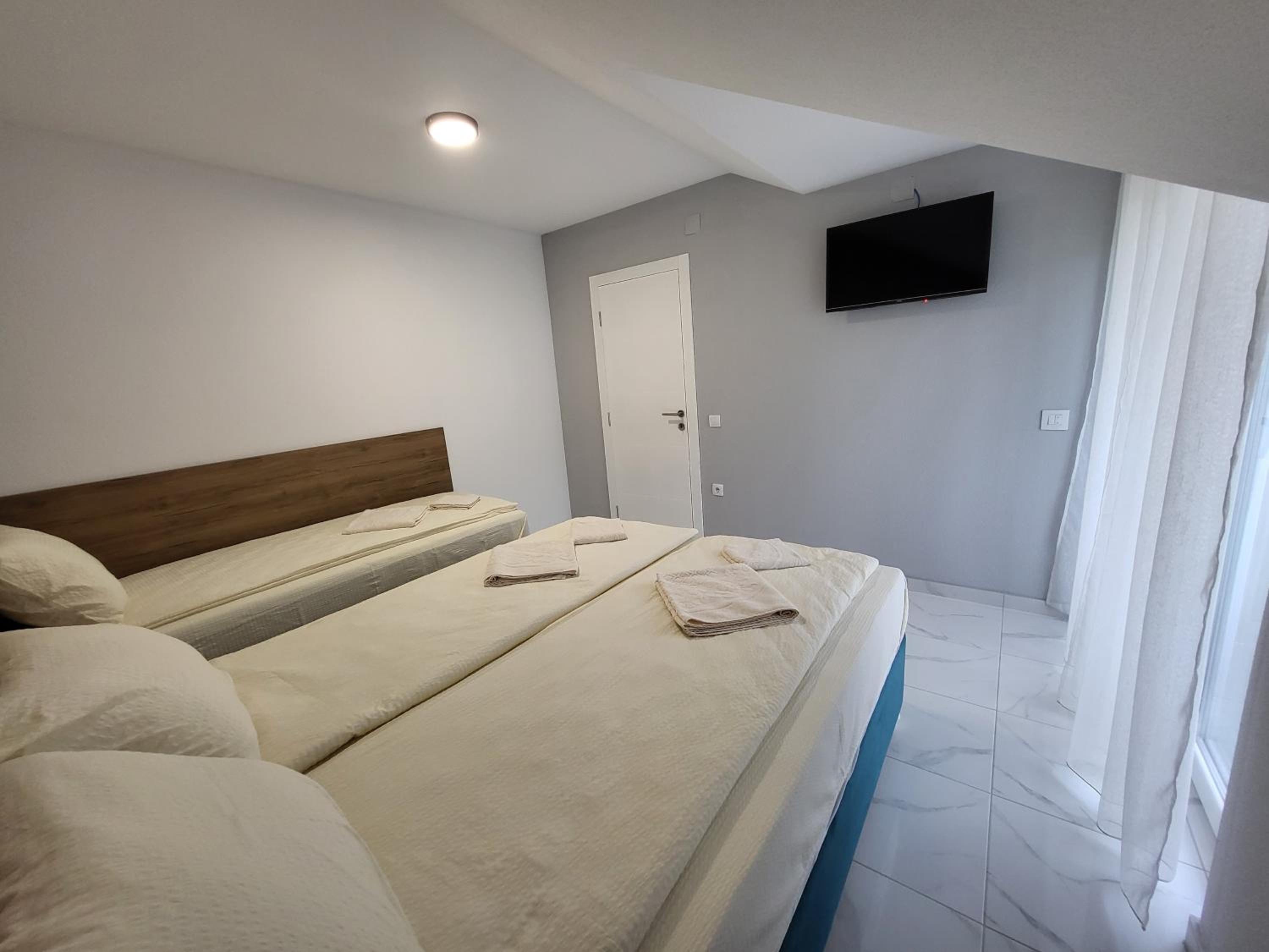 Apartment photo 2