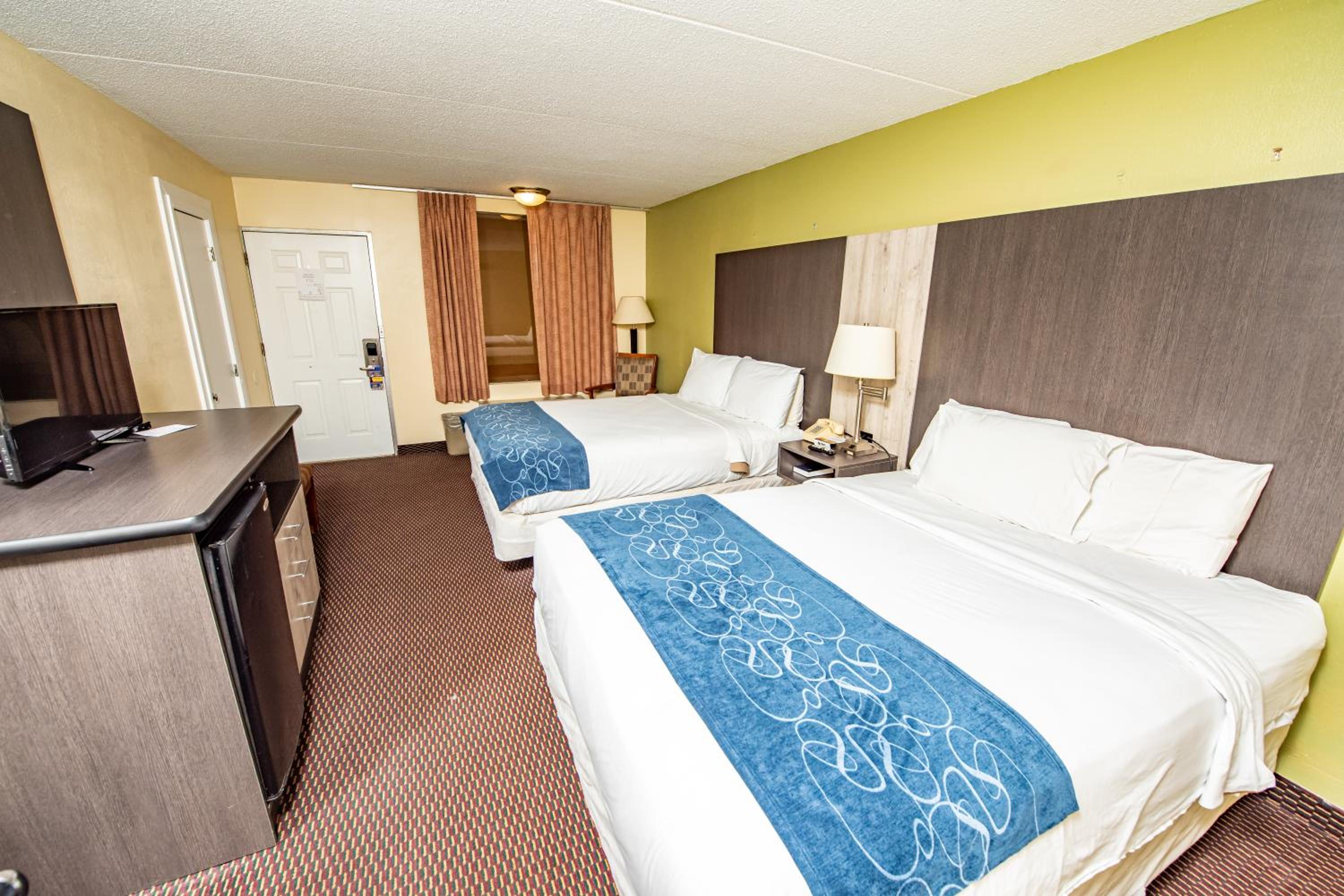 Queen Room with Two Queen Beds  (Non Smoking) photo 1