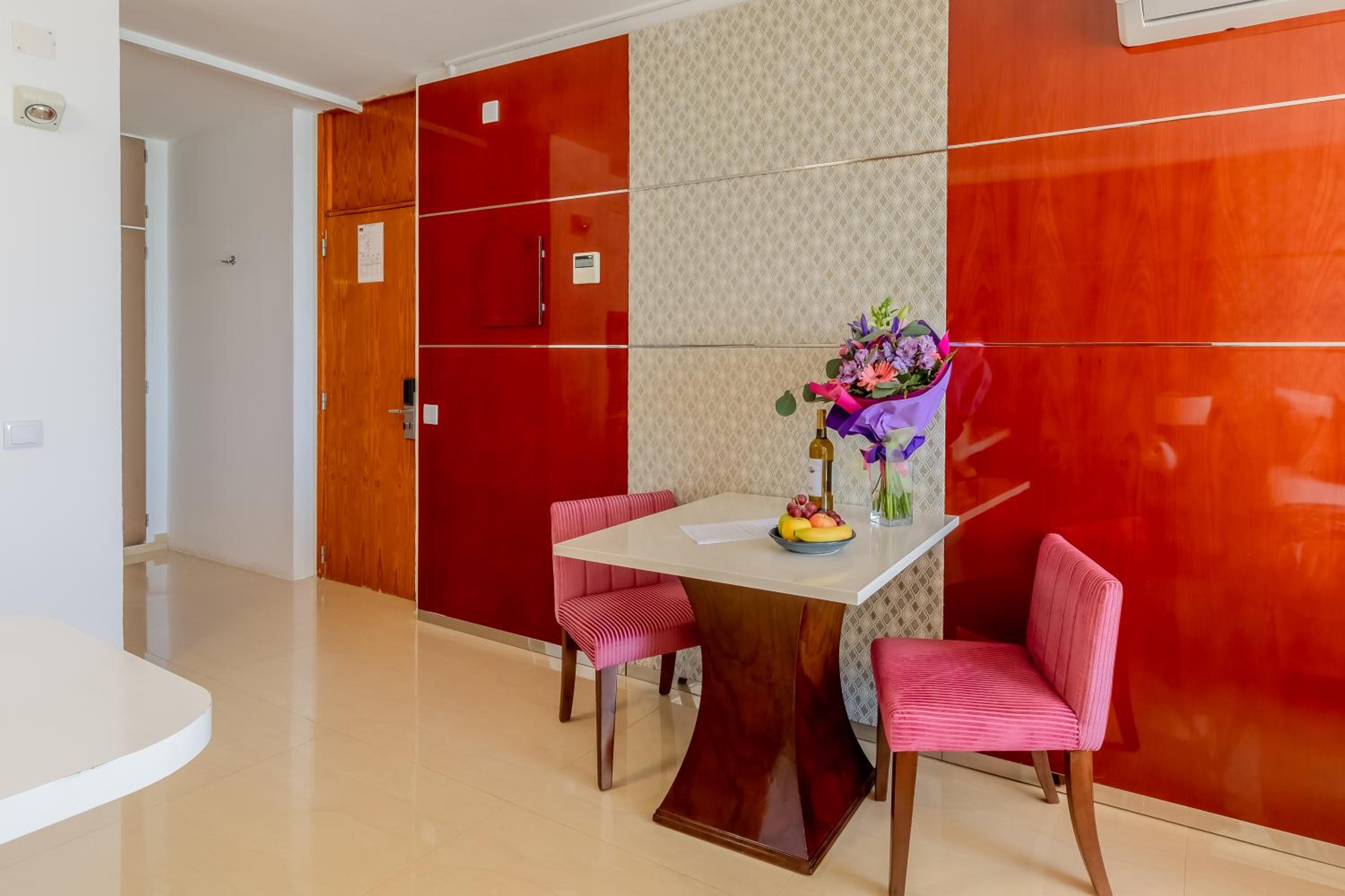 Deluxe Junior Suite - Photo 14