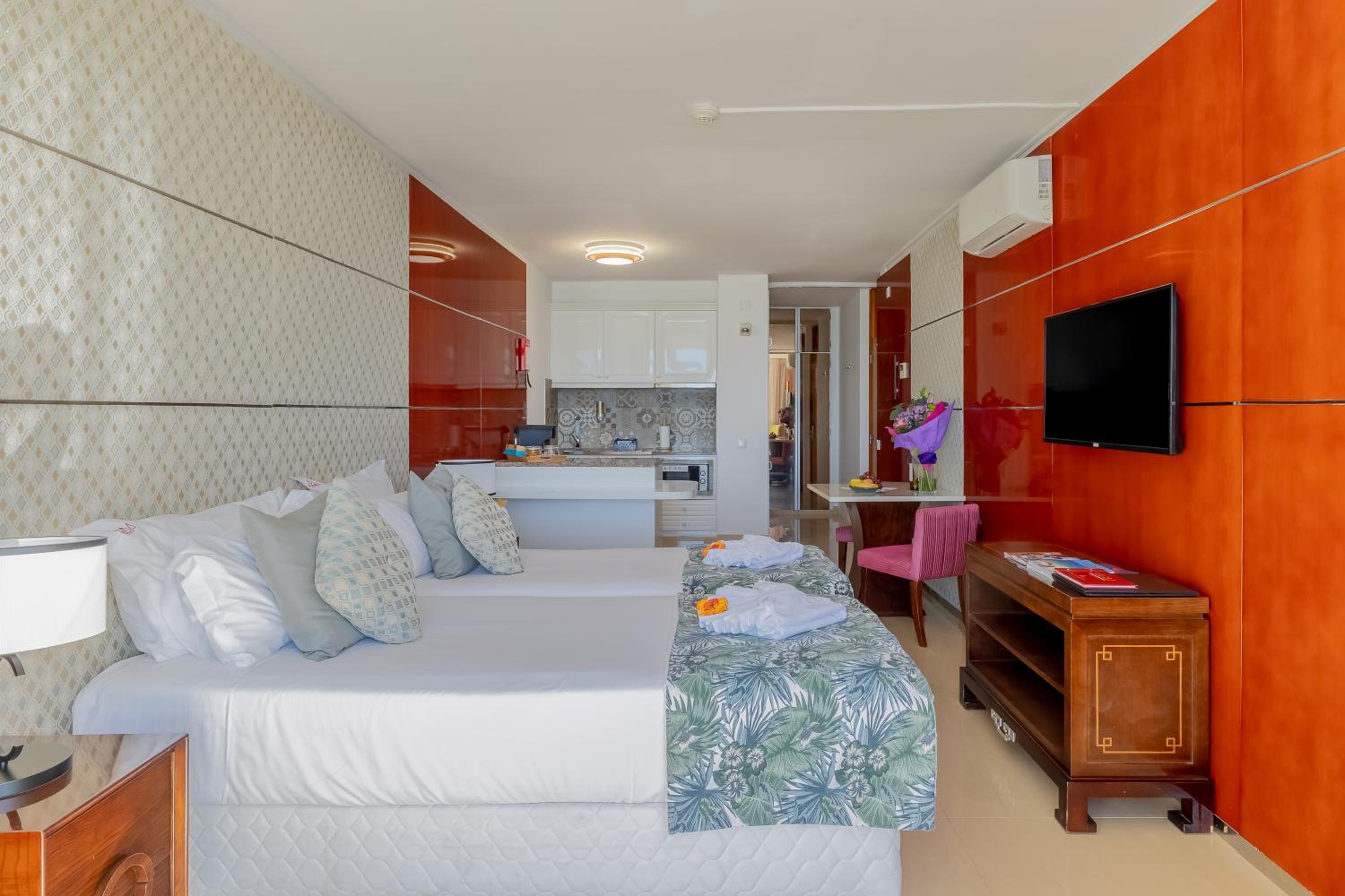 Deluxe Junior Suite - Photo 6