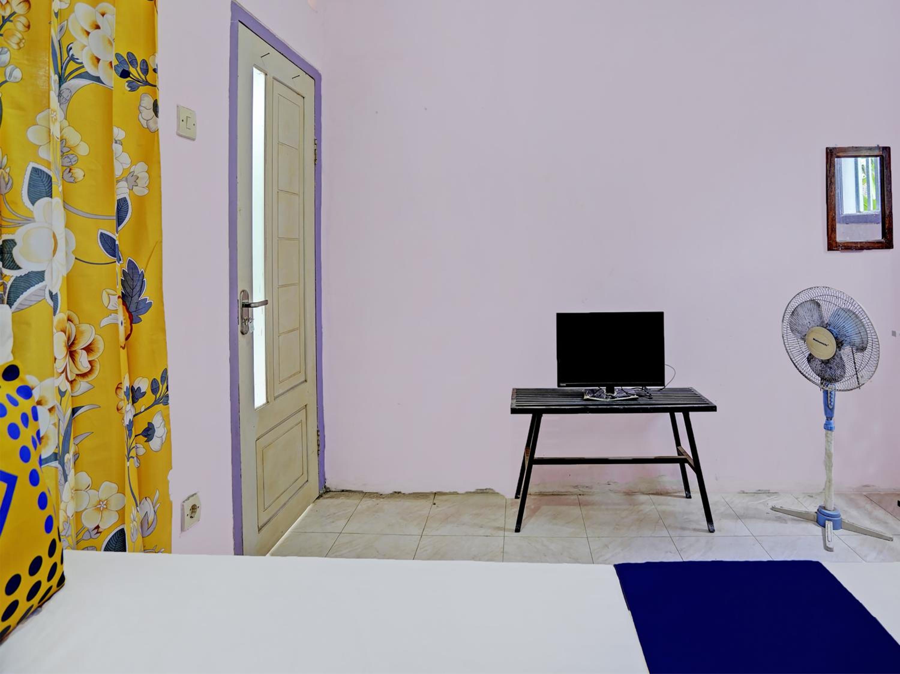 Budget Double Room - Photo 3