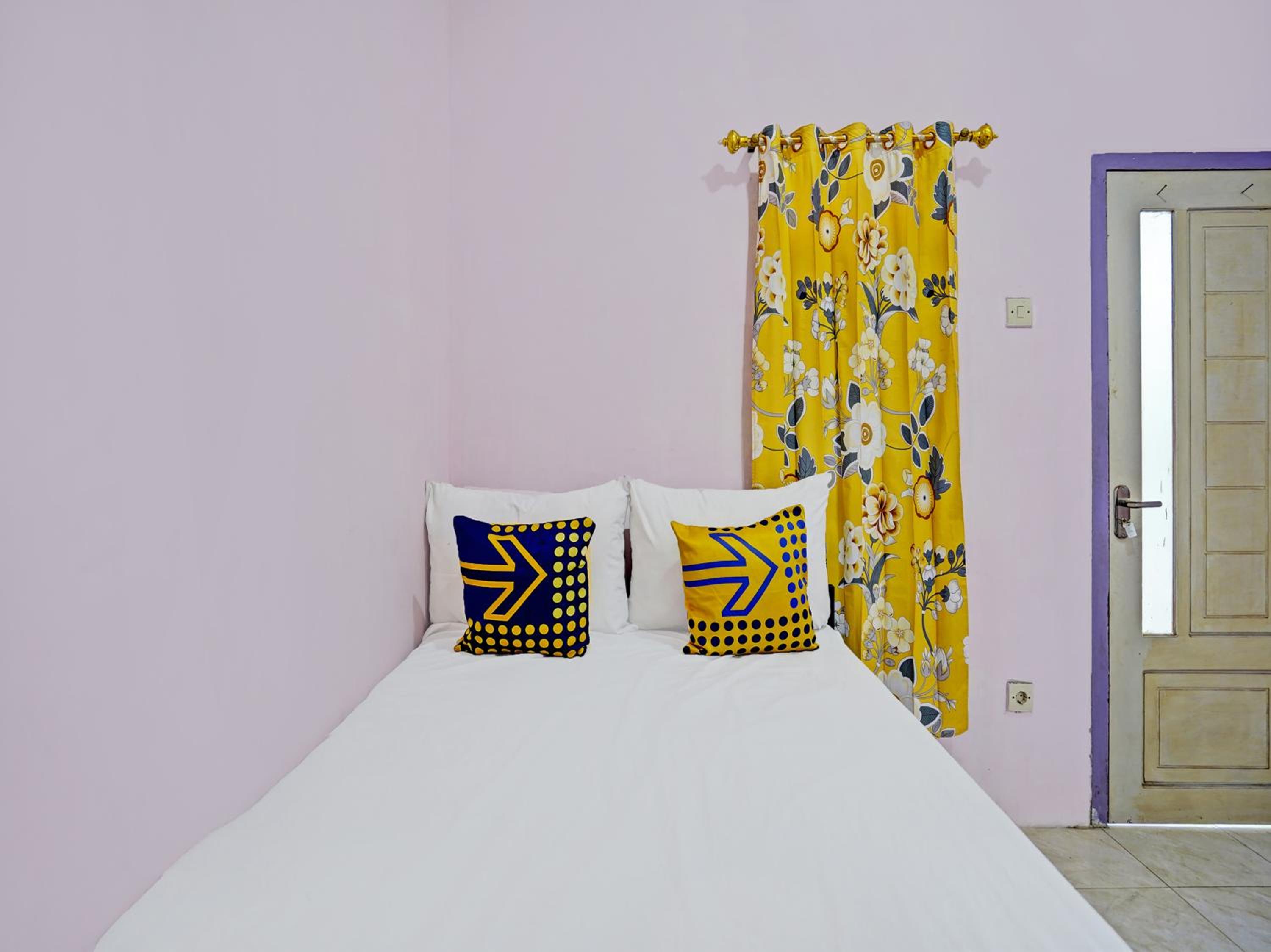 Budget Double Room - Photo 6