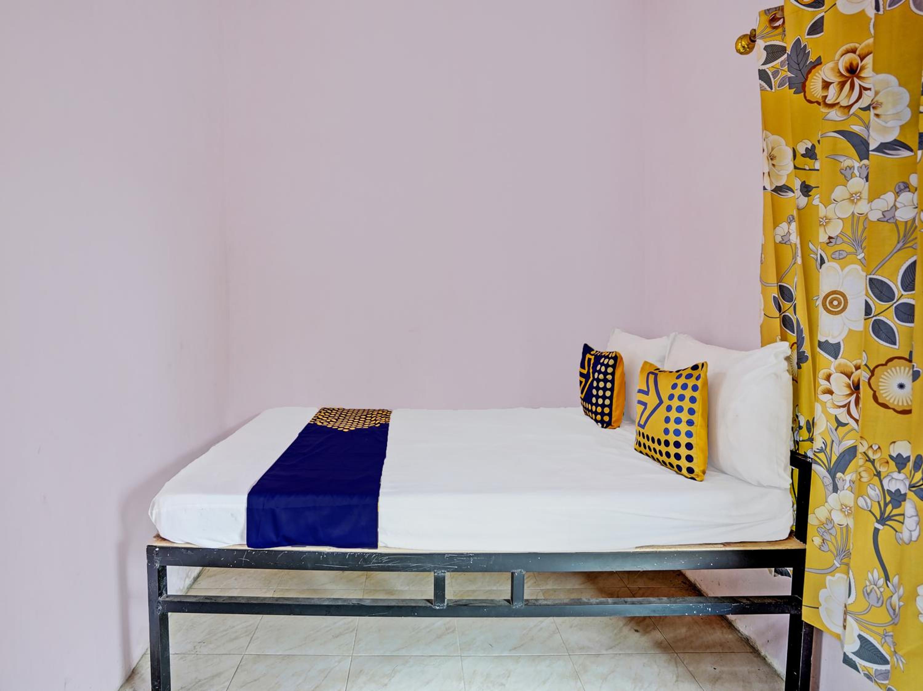Budget Double Room - Photo 8