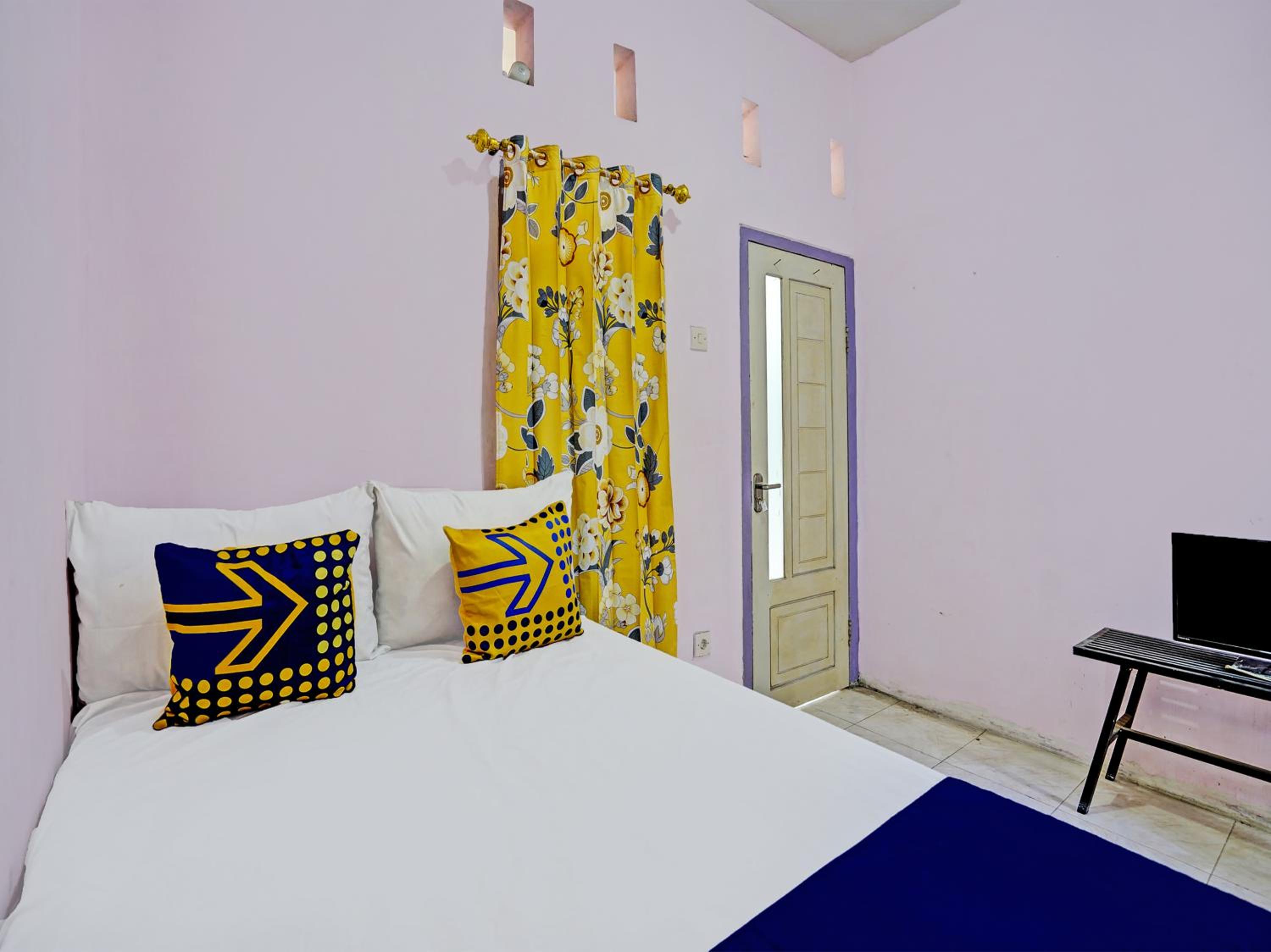 Budget Double Room - Photo 5