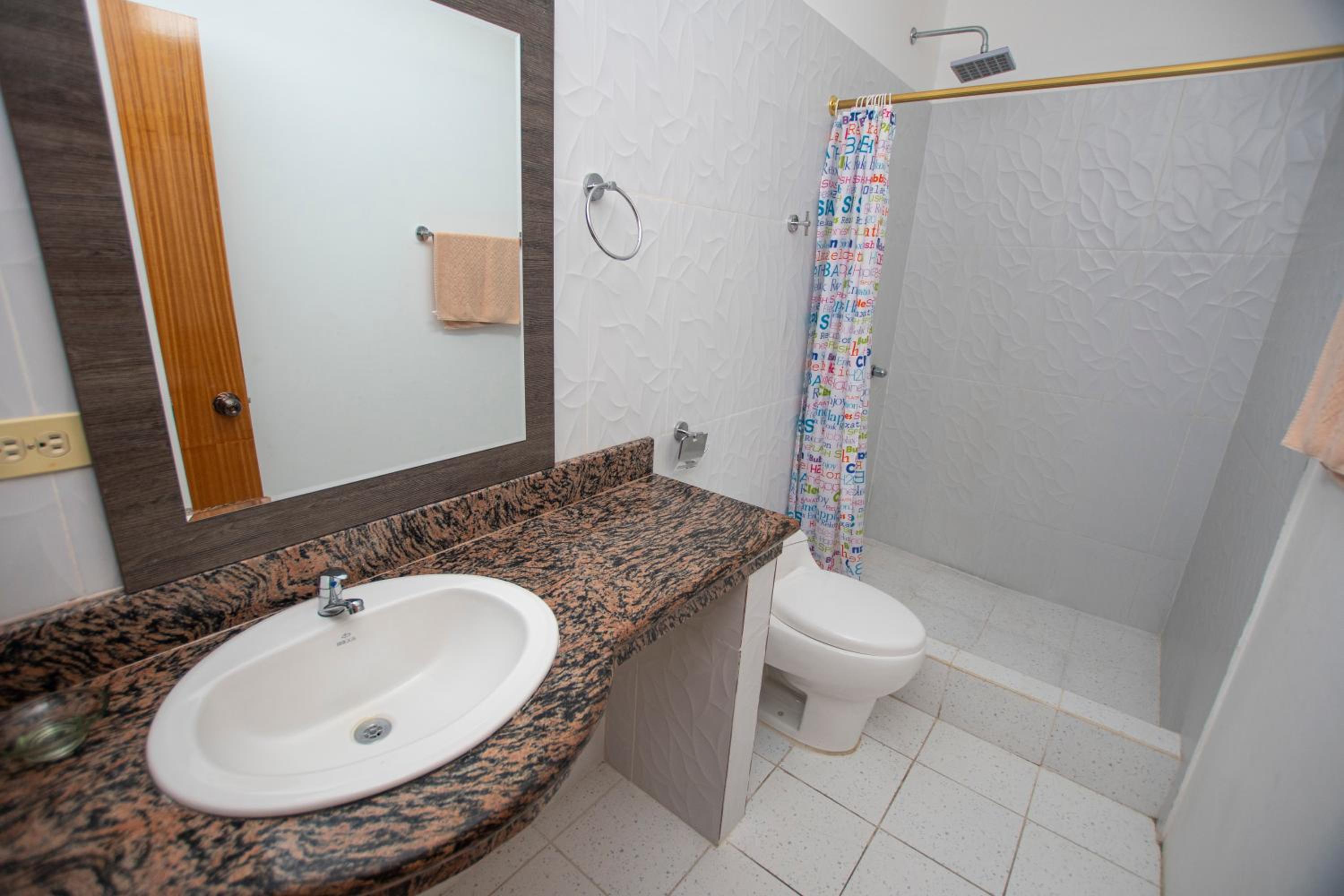 Deluxe One-Bedroom Apartment with Garden View photo 2