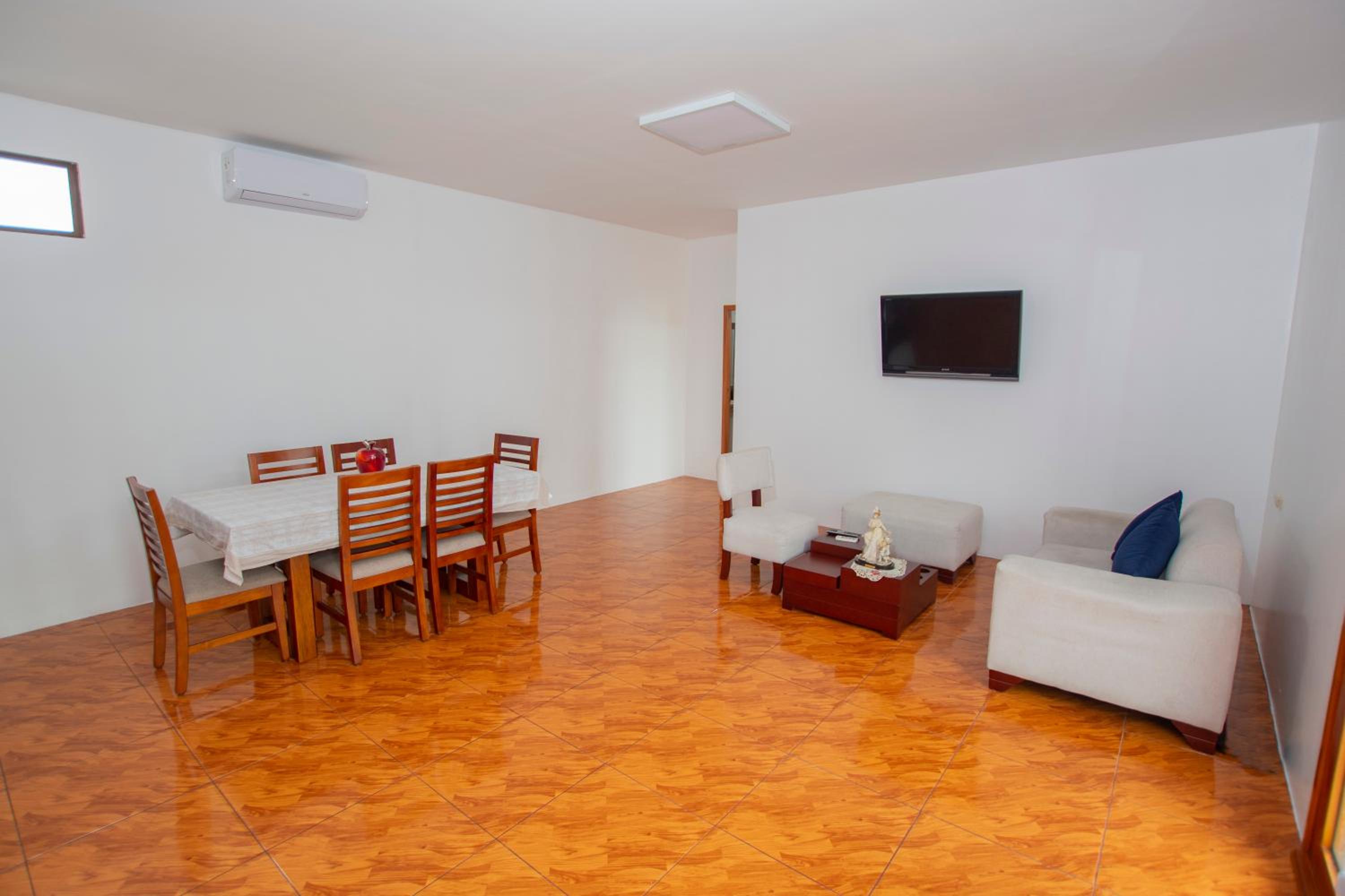 Deluxe One-Bedroom Apartment with Garden View photo 3