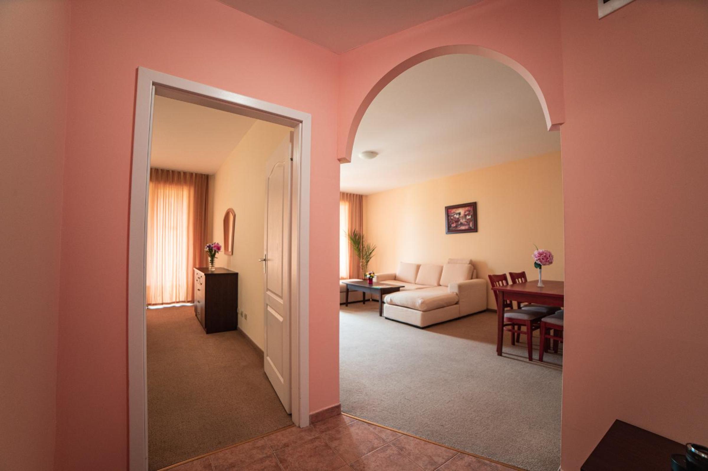 One-Bedroom Apartment, photo 7