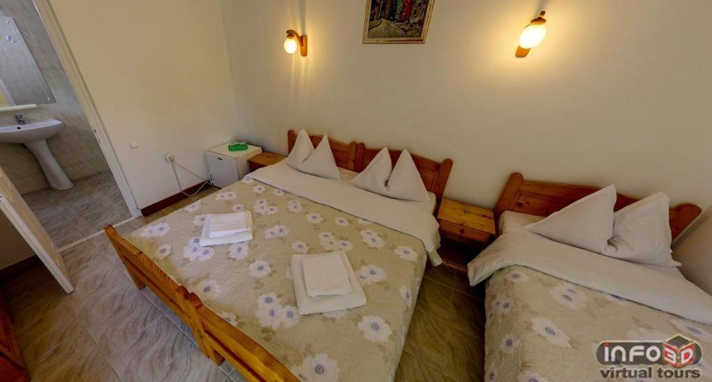 Triple Room with Bathroom photo 1