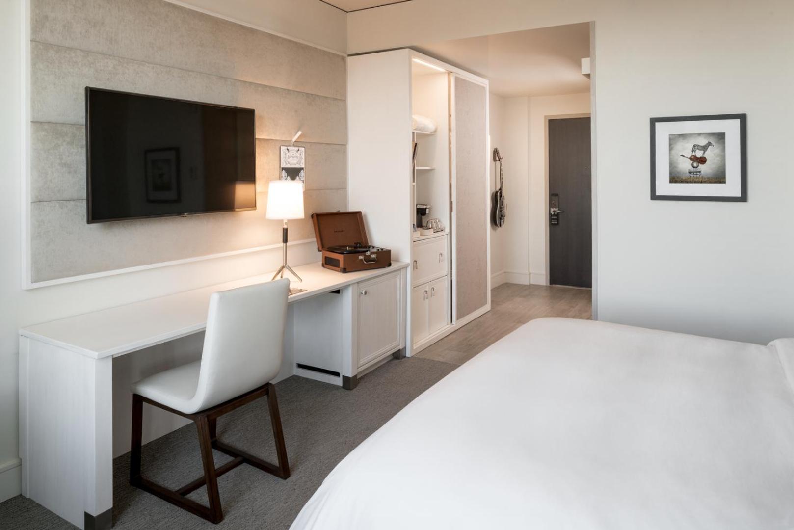 King Room - Hearing Accessible