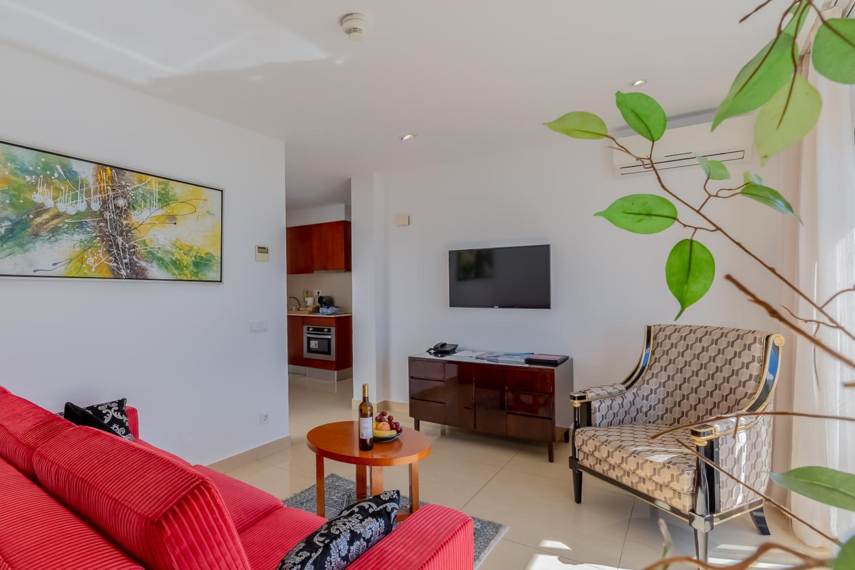 Deluxe One Bedroom  Suite (2 Adults + 1 Child) - Photo 37