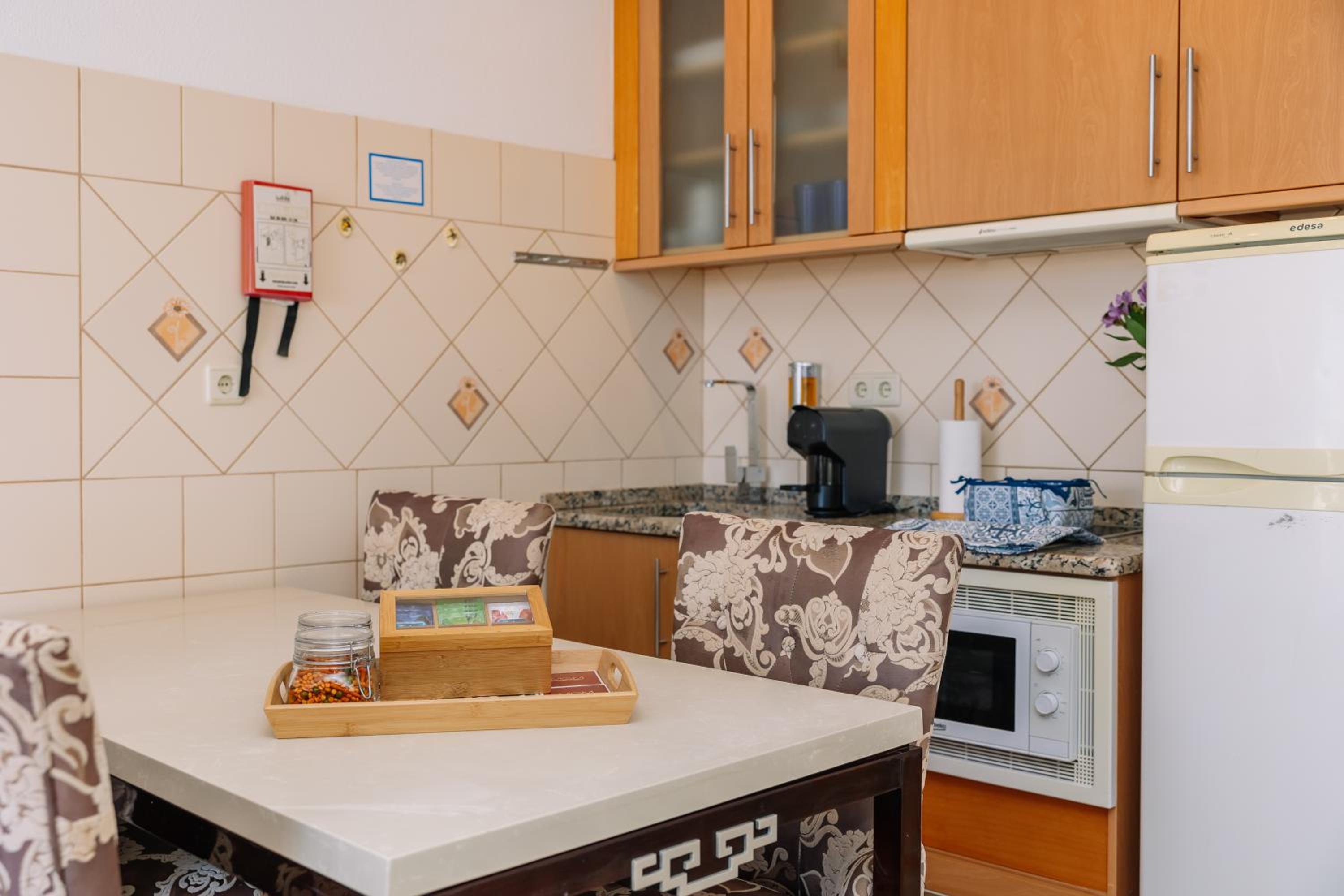 Deluxe One Bedroom  Suite (2 Adults + 1 Child) - Photo 8