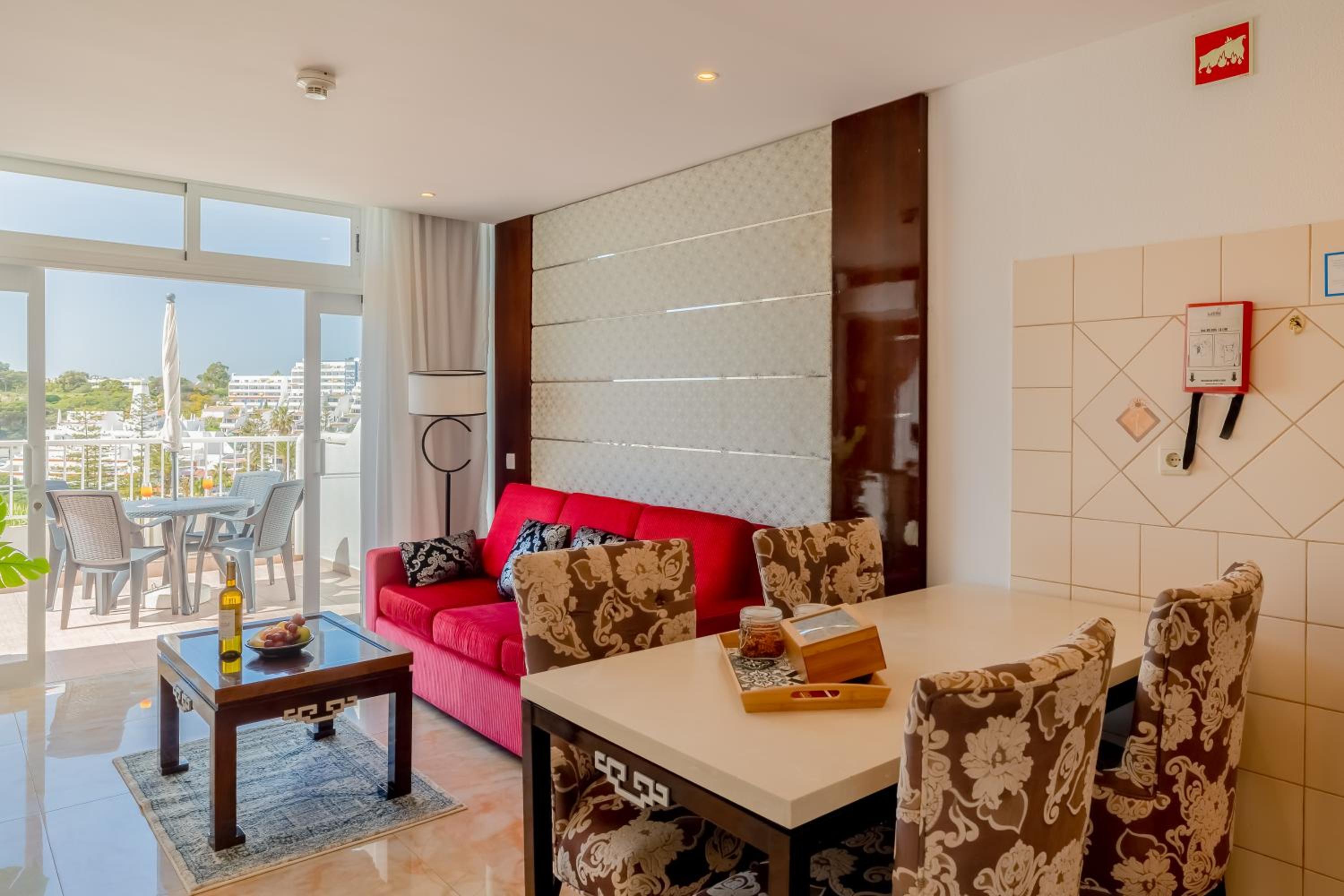 Deluxe One Bedroom  Suite (2 Adults + 1 Child) - Photo 36